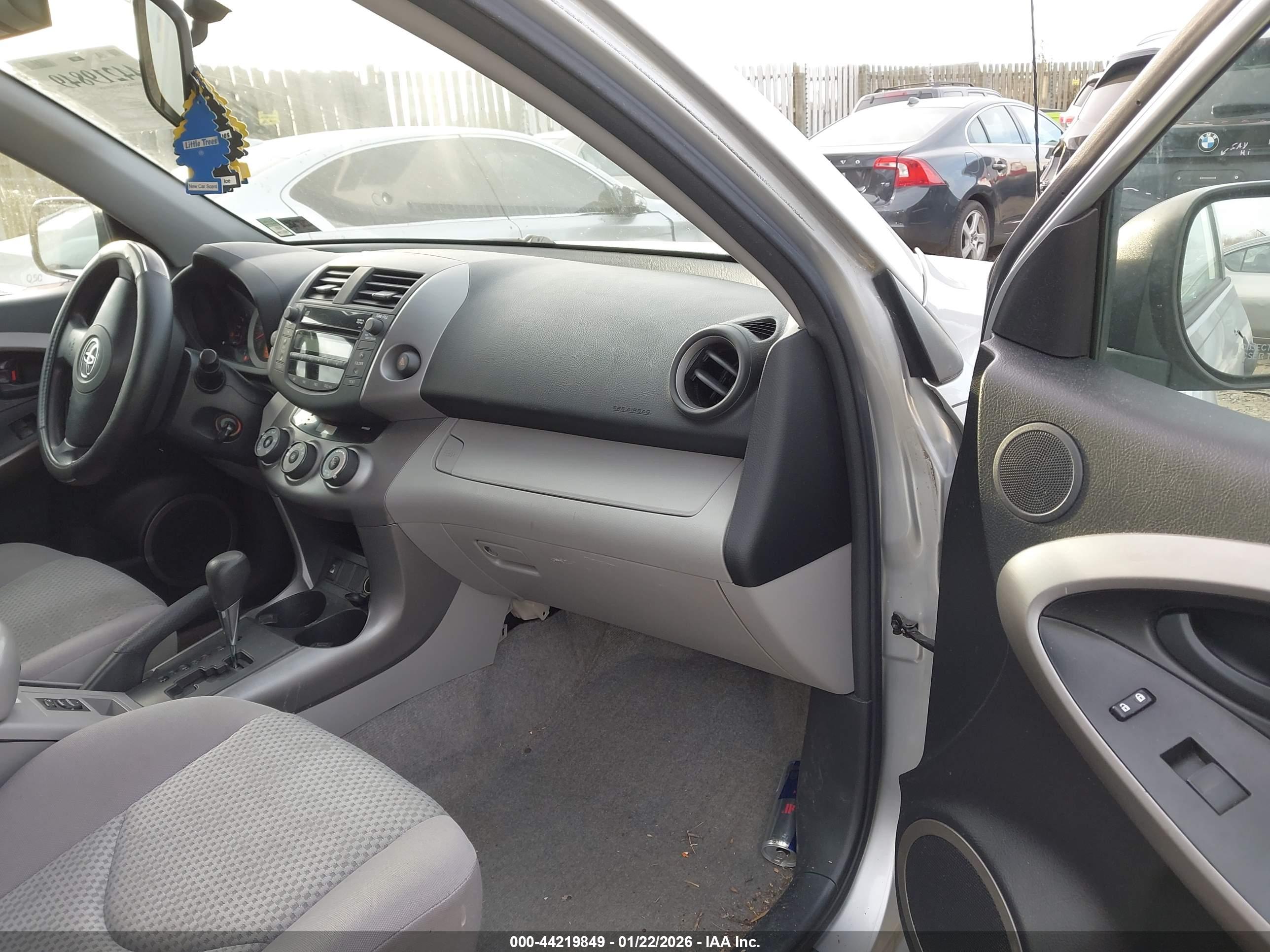 TOYOTA RAV4 image 5