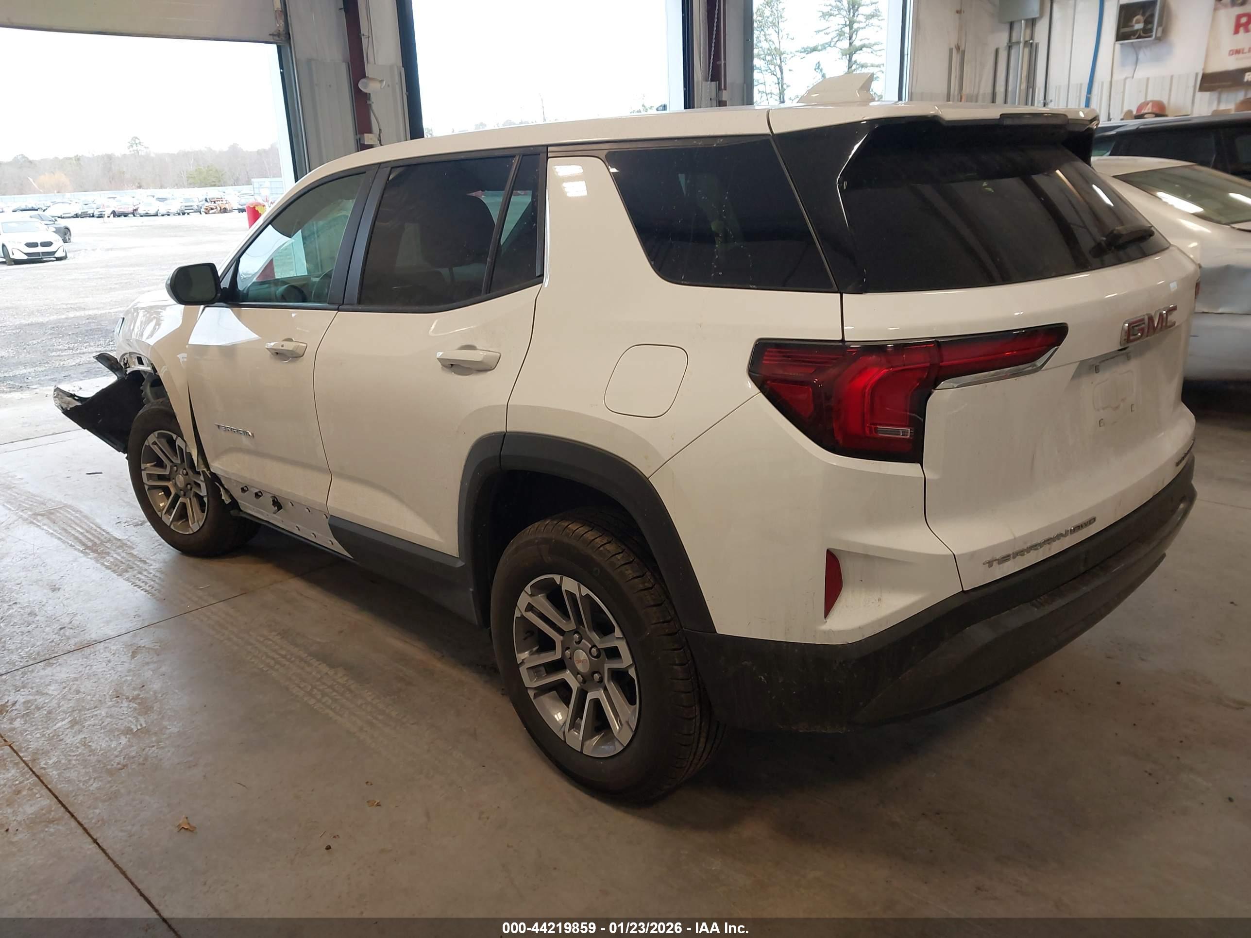 GMC TERRAIN image 3