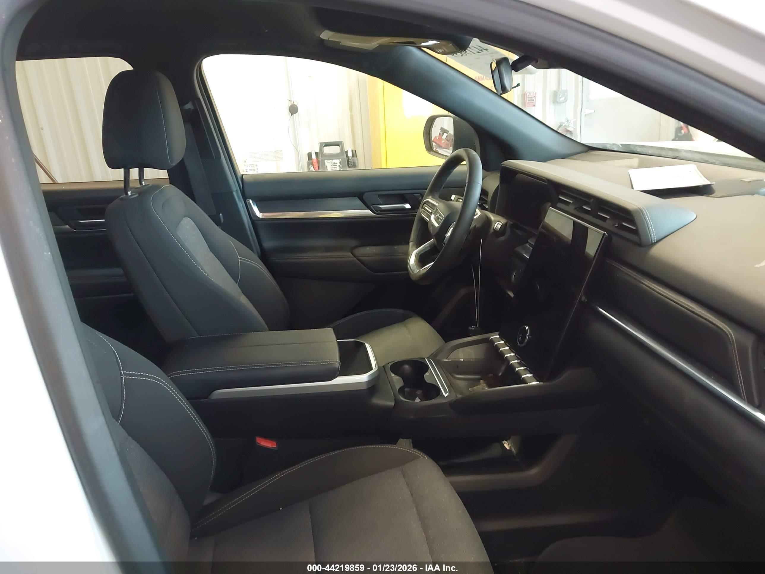 GMC TERRAIN image 5