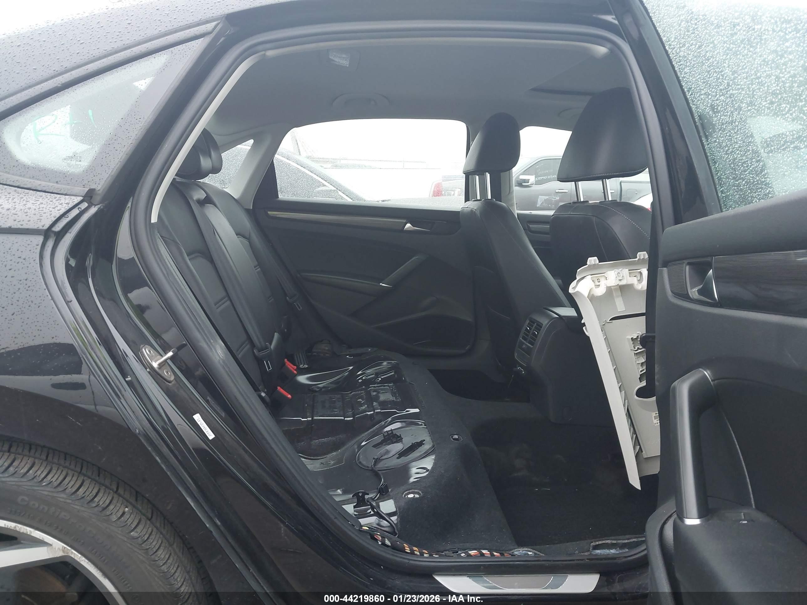 VOLKSWAGEN PASSAT image 8