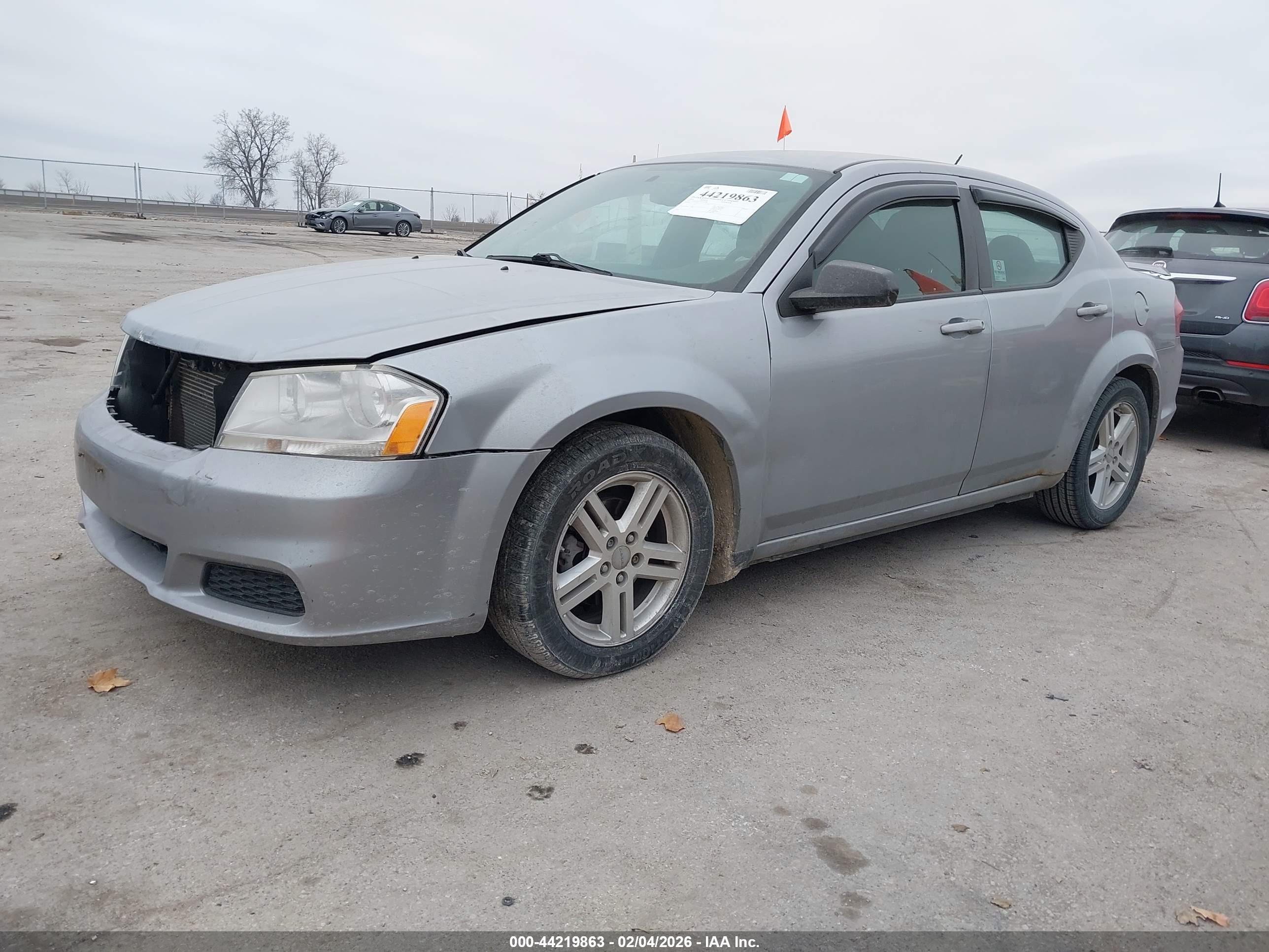 DODGE AVENGER image 2