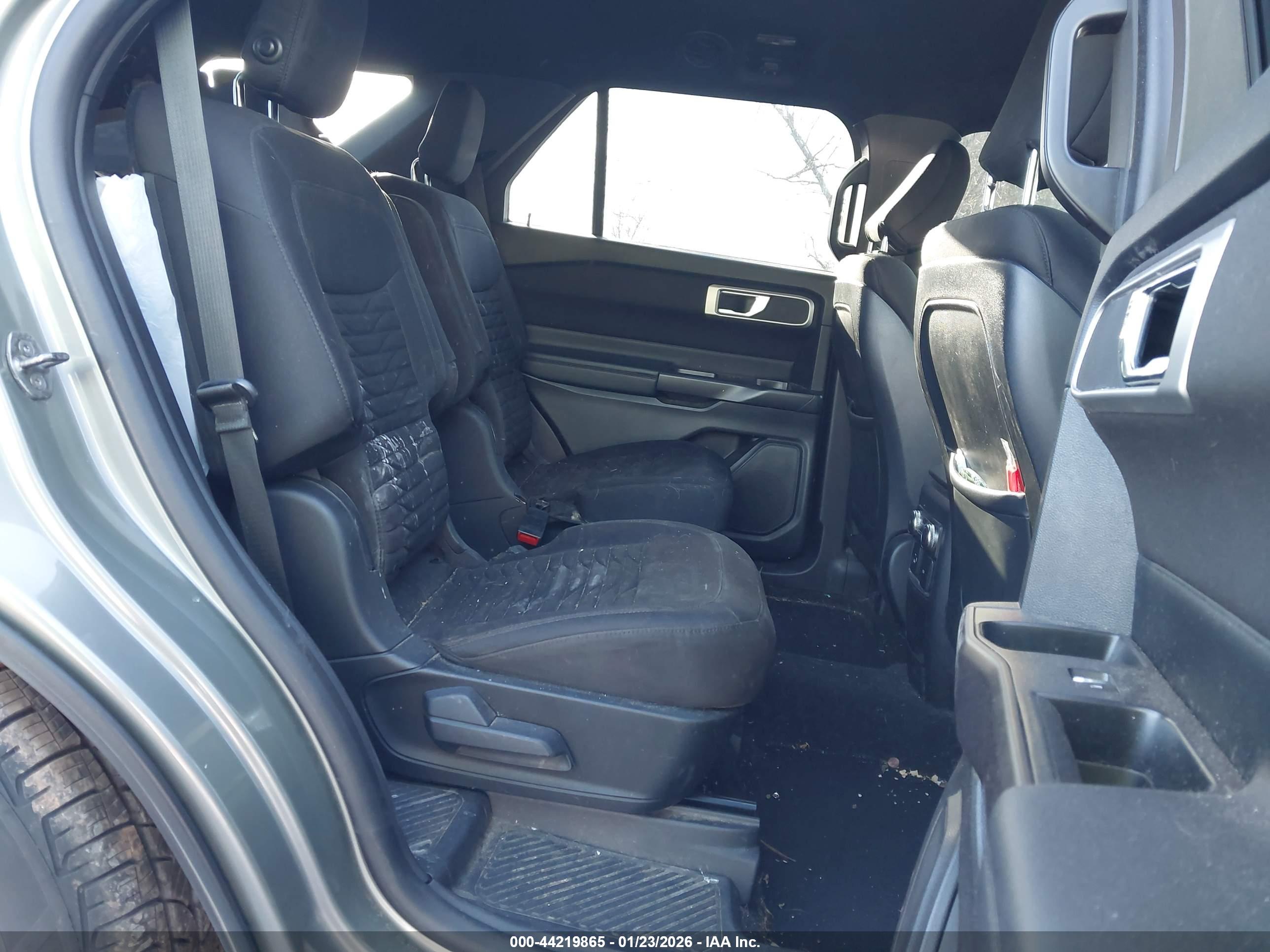 FORD EXPLORER image 8