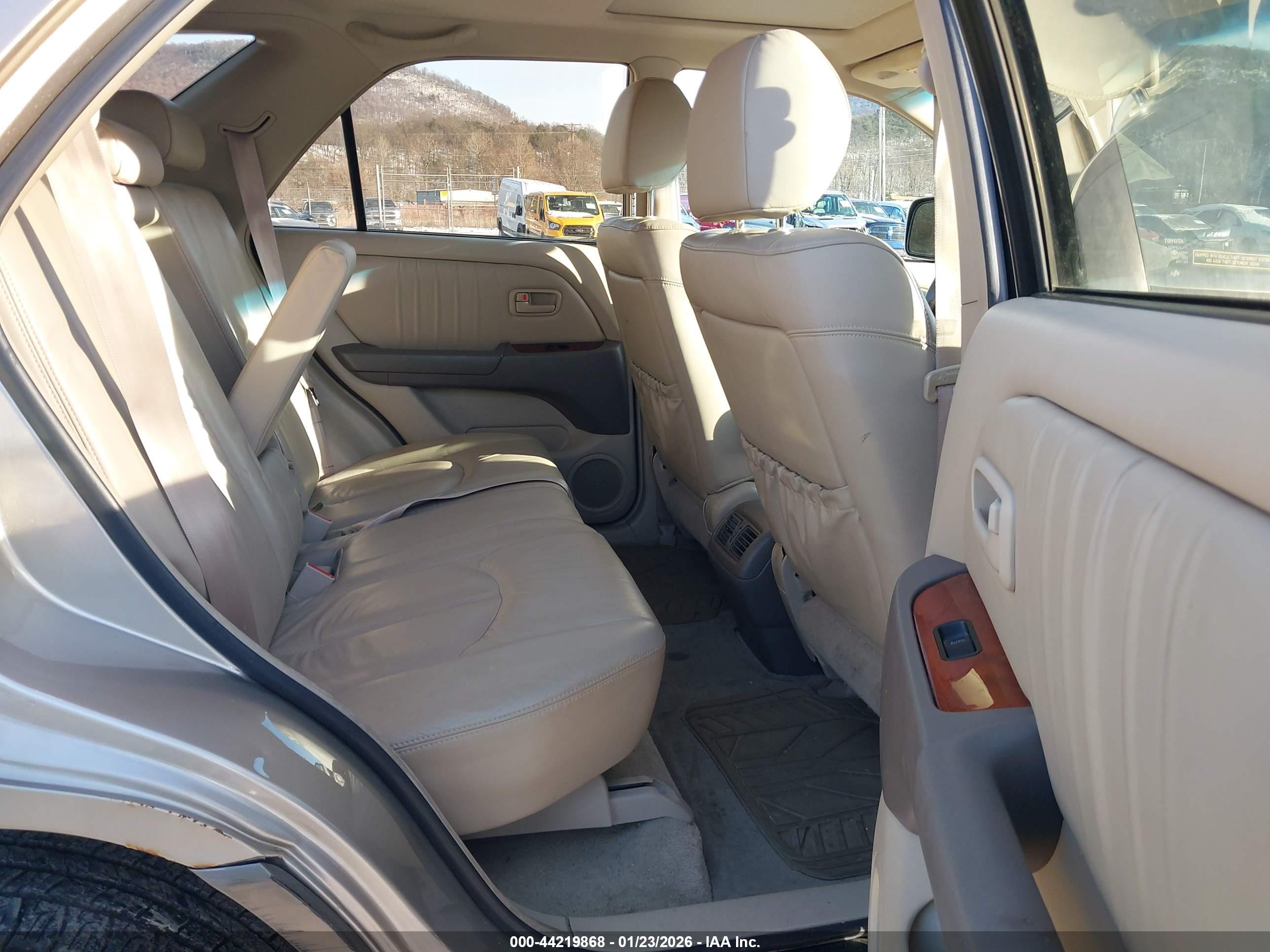 LEXUS RX image 8