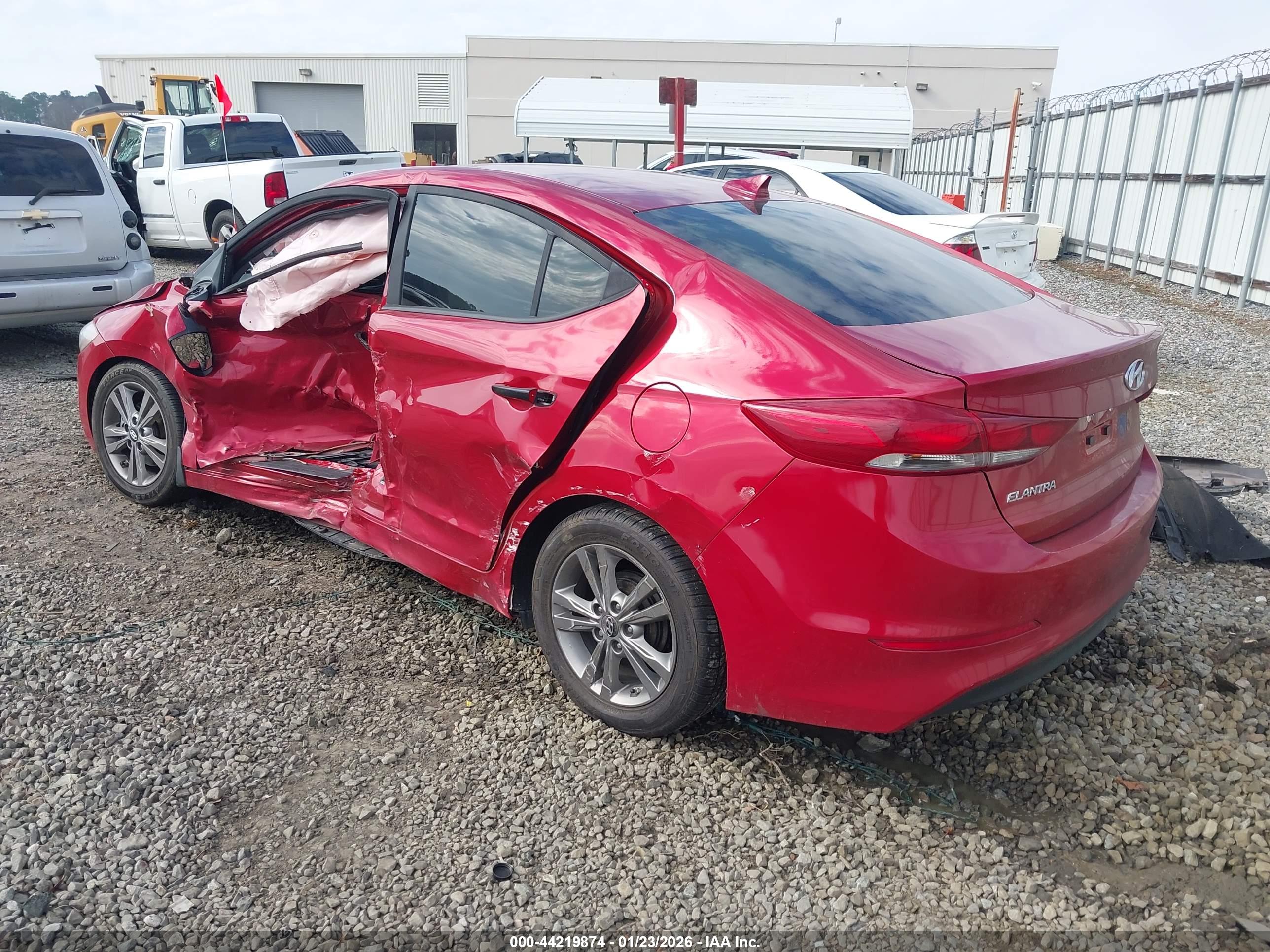 HYUNDAI ELANTRA image 3