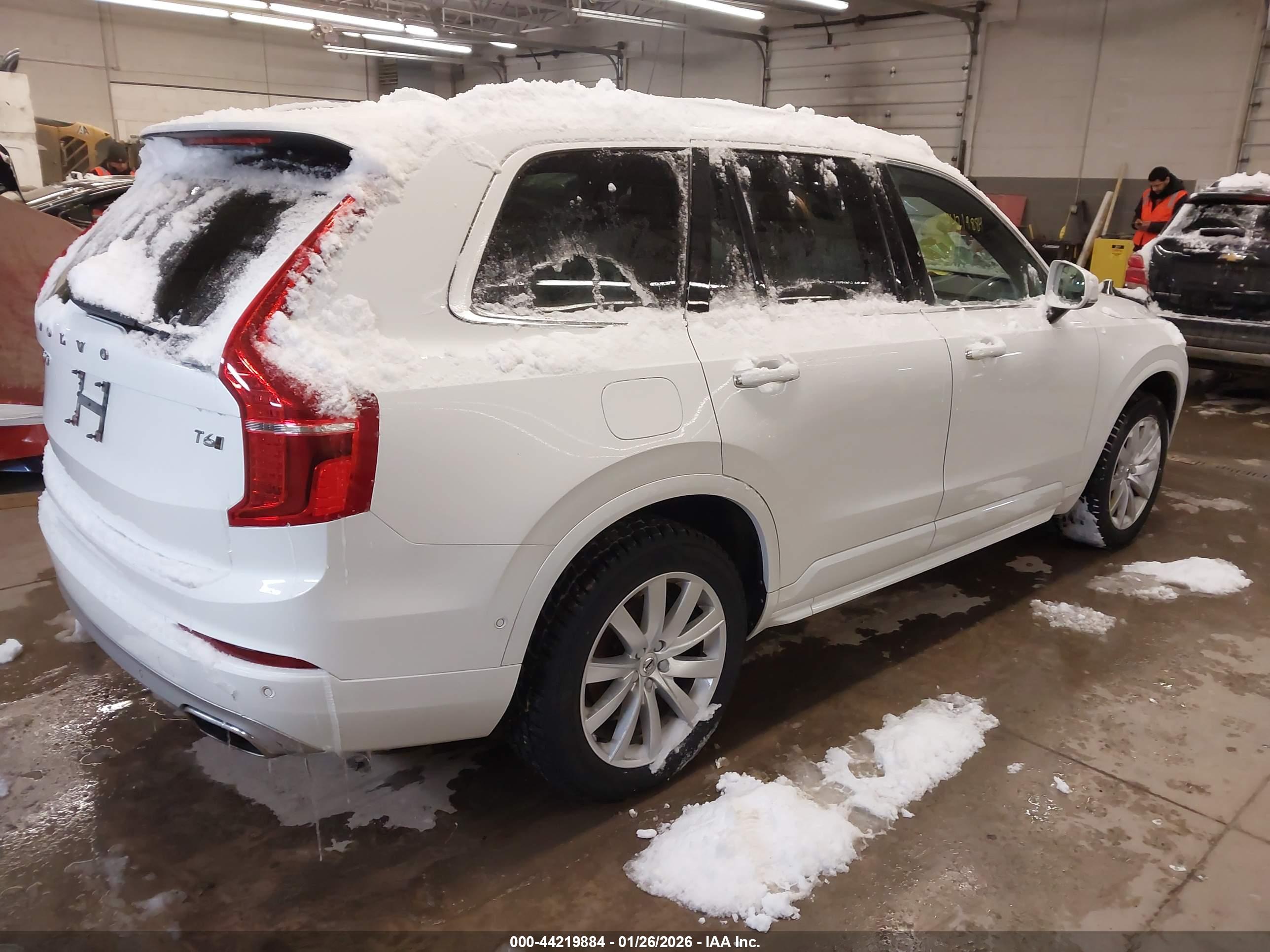 VOLVO XC90 image 4