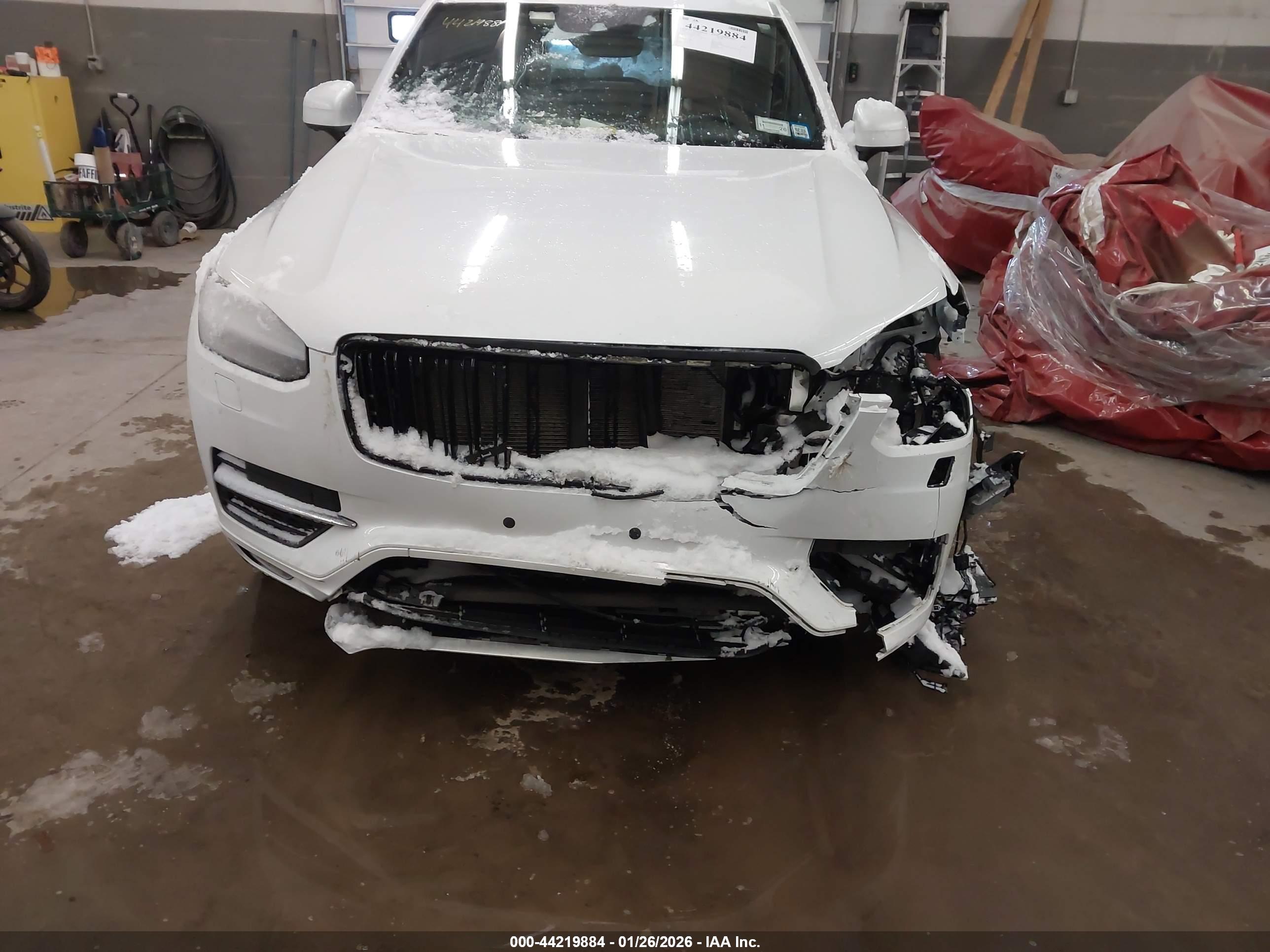 VOLVO XC90 image 6