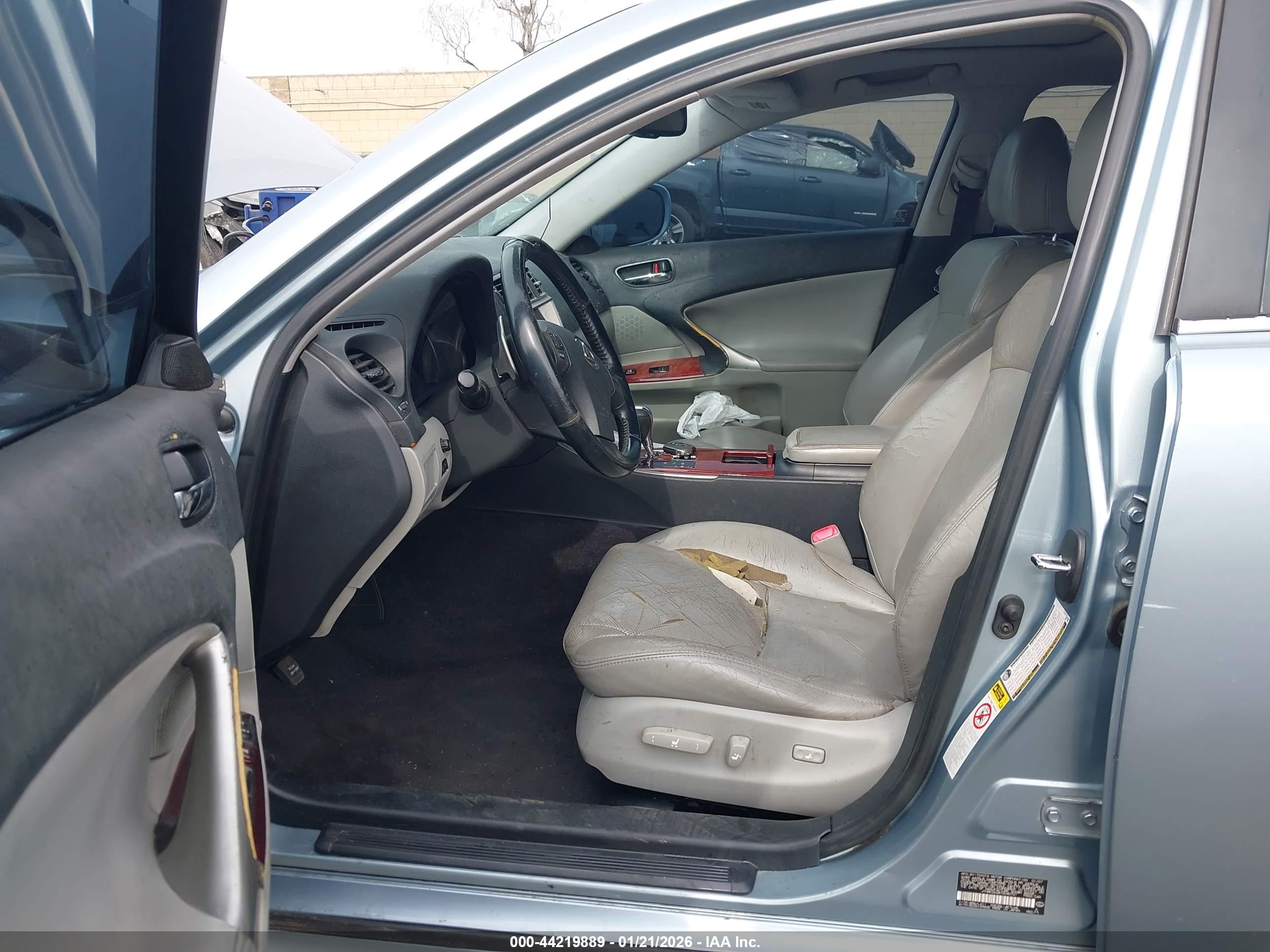 LEXUS IS image 5
