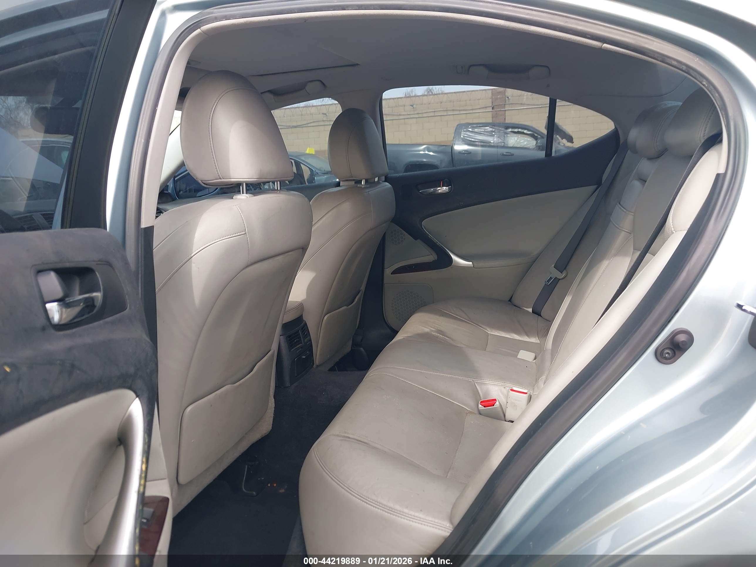 LEXUS IS image 8