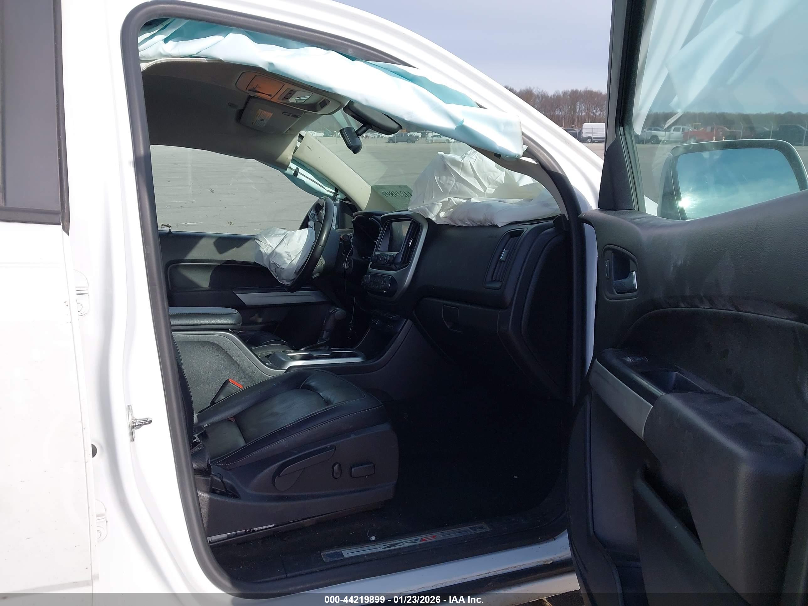 CHEVROLET COLORADO image 5