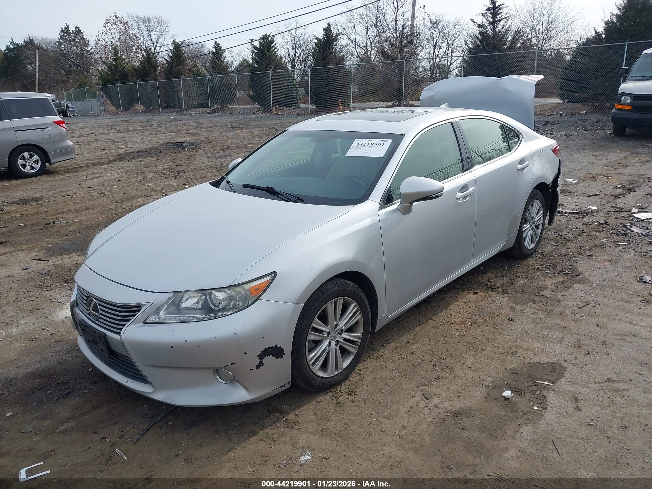 LEXUS ES image 2