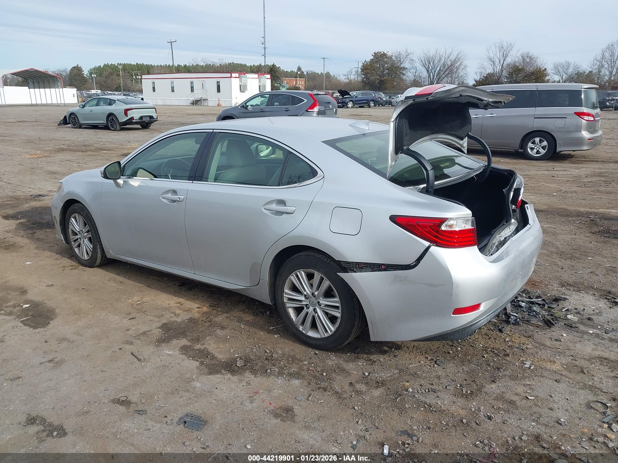 LEXUS ES image 3