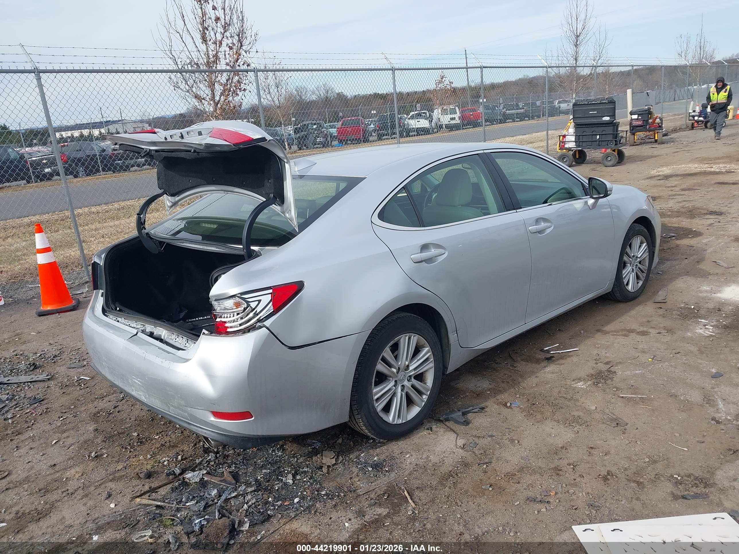 LEXUS ES image 4