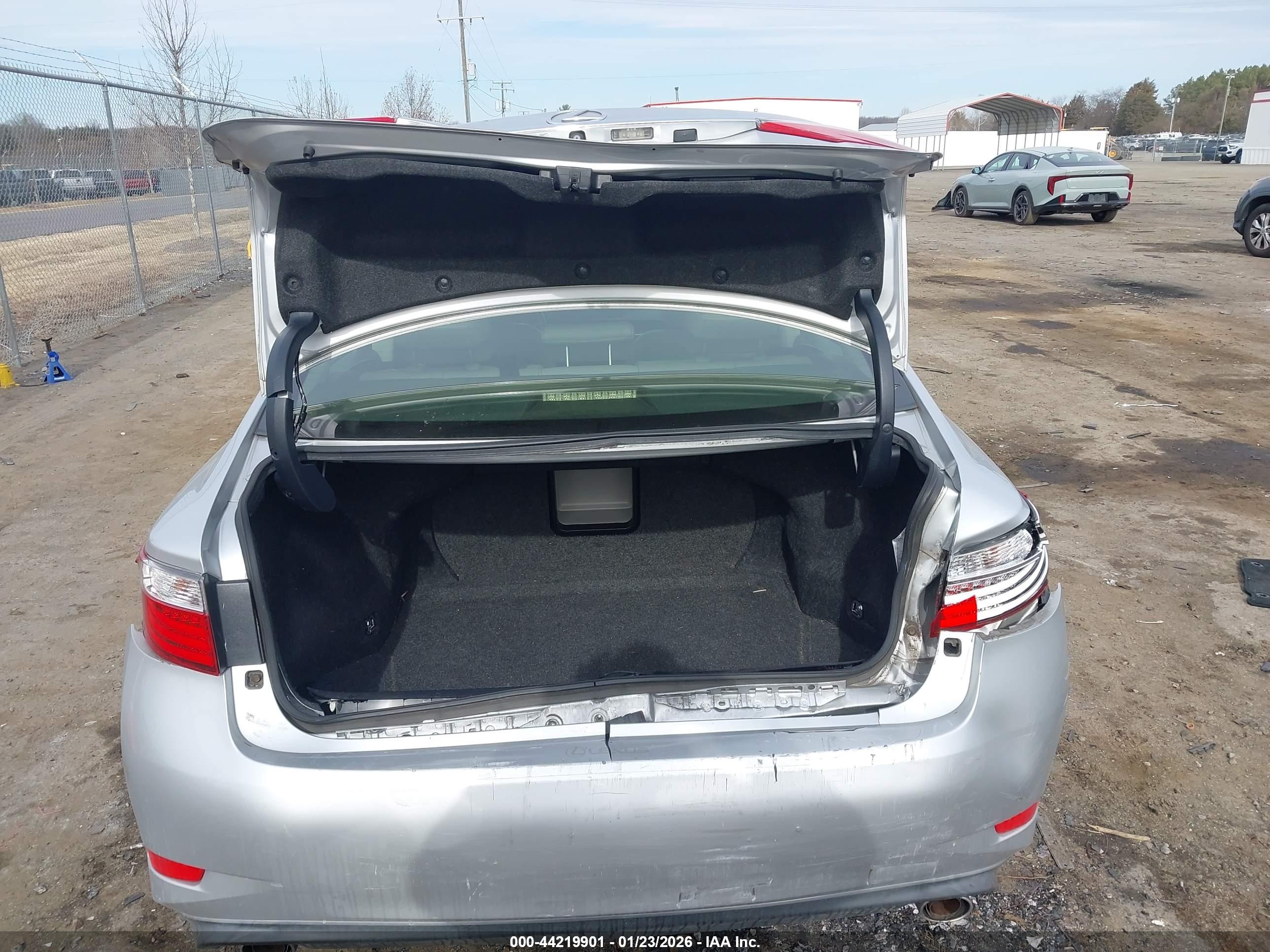 LEXUS ES image 6