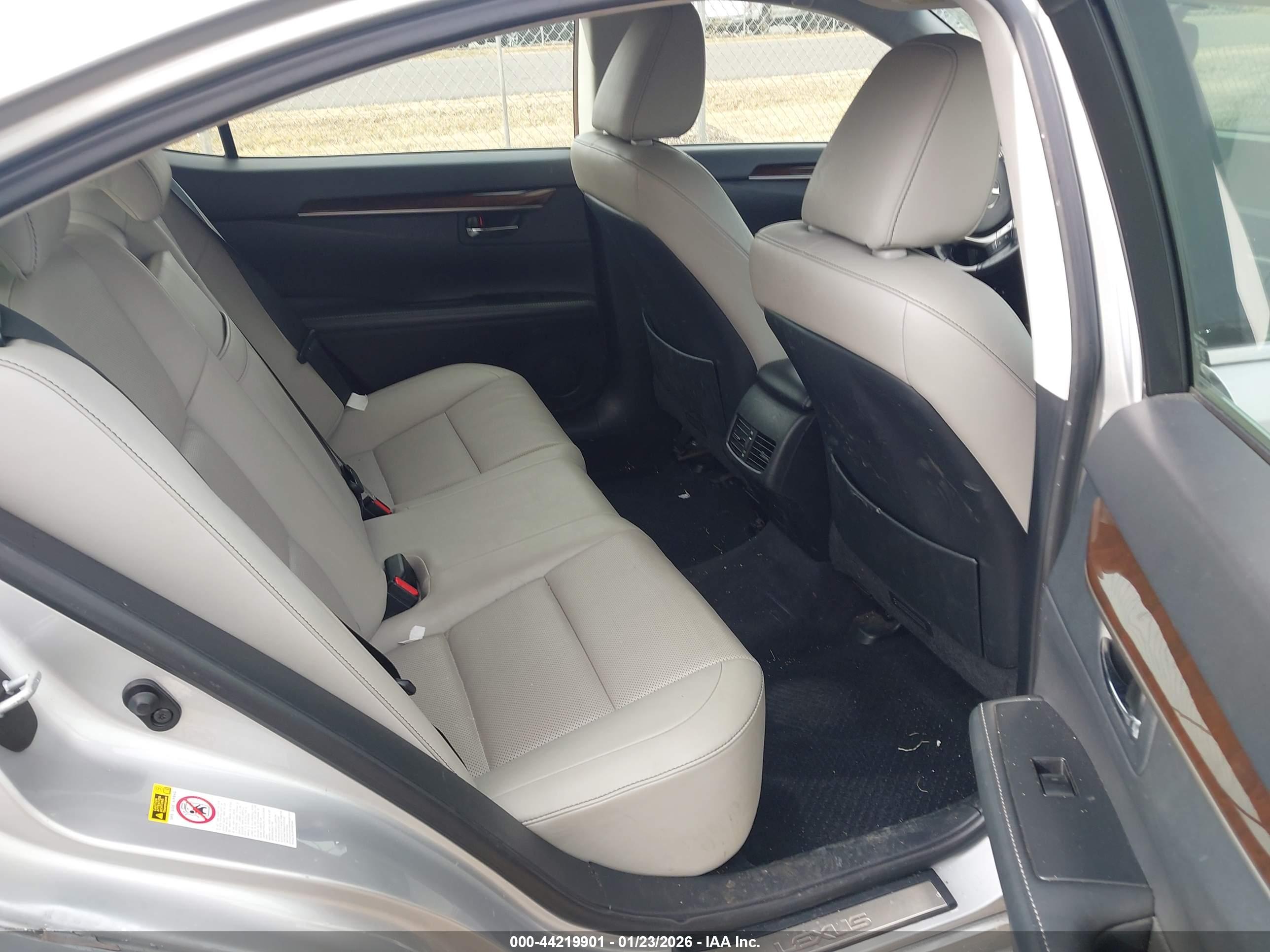 LEXUS ES image 8