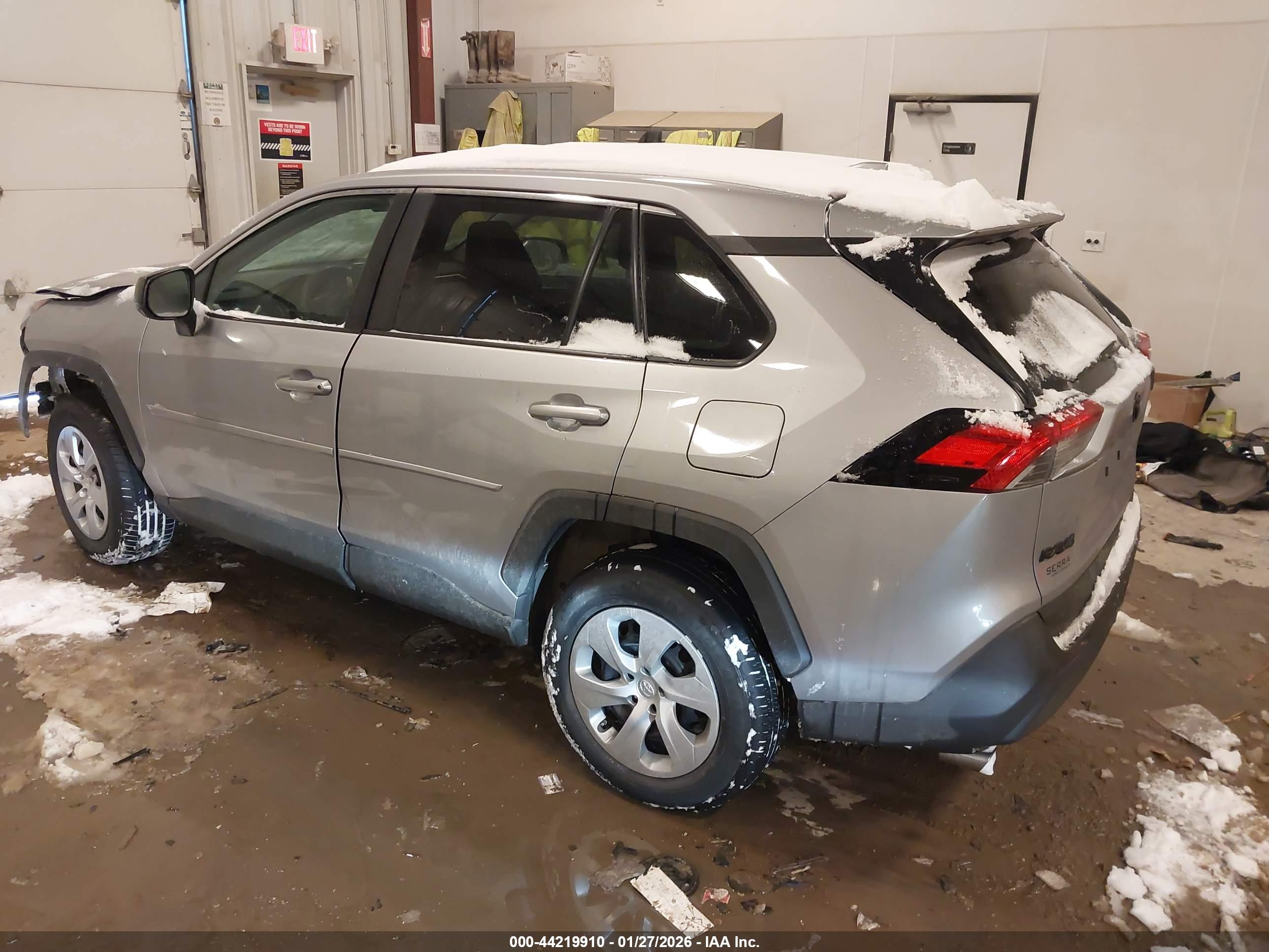 TOYOTA RAV4 image 3