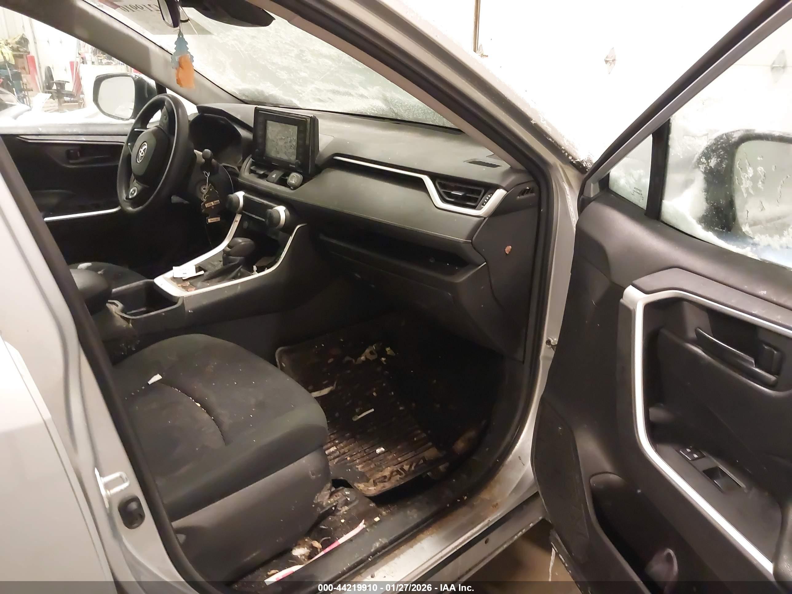 TOYOTA RAV4 image 5