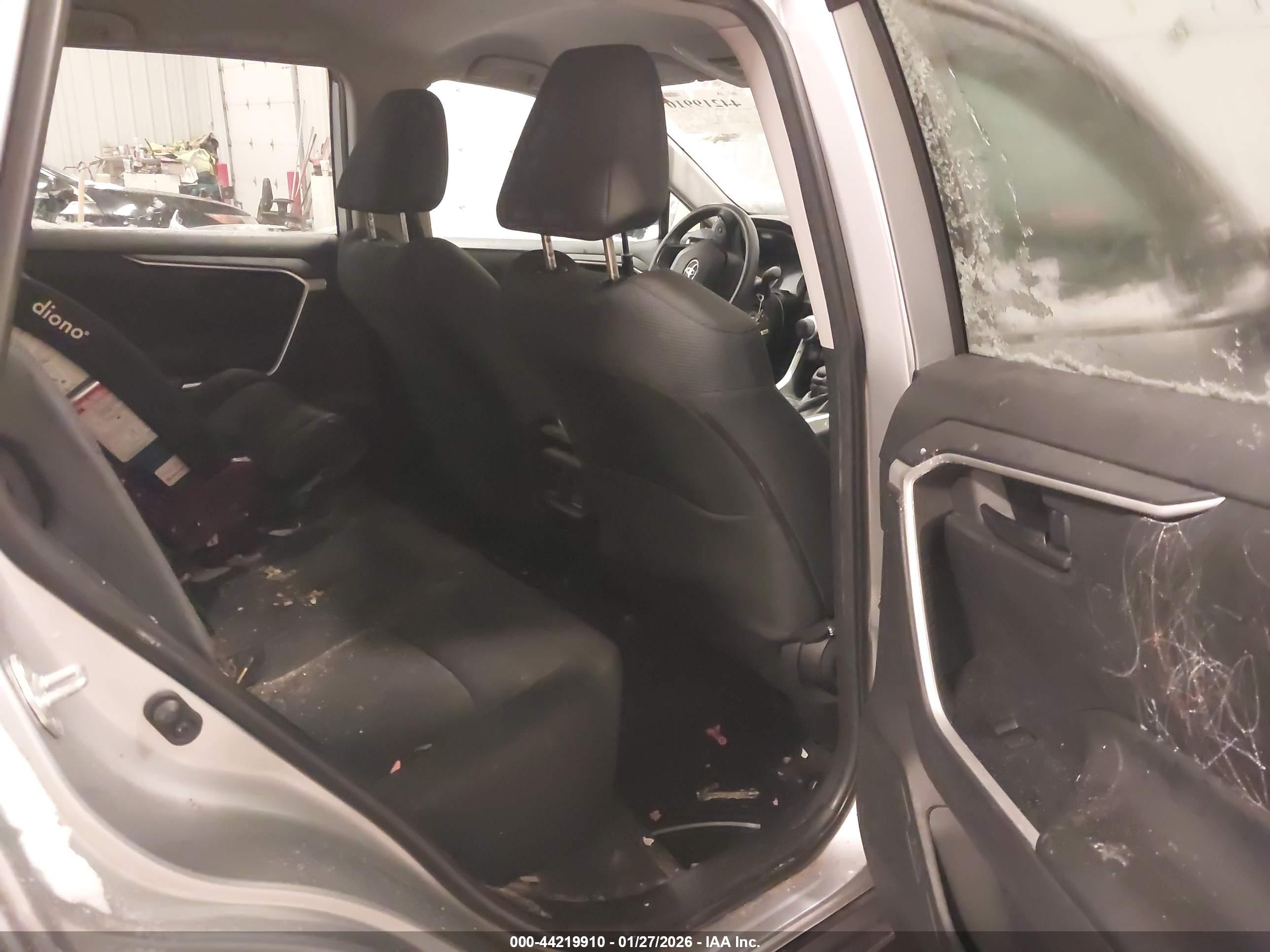 TOYOTA RAV4 image 8