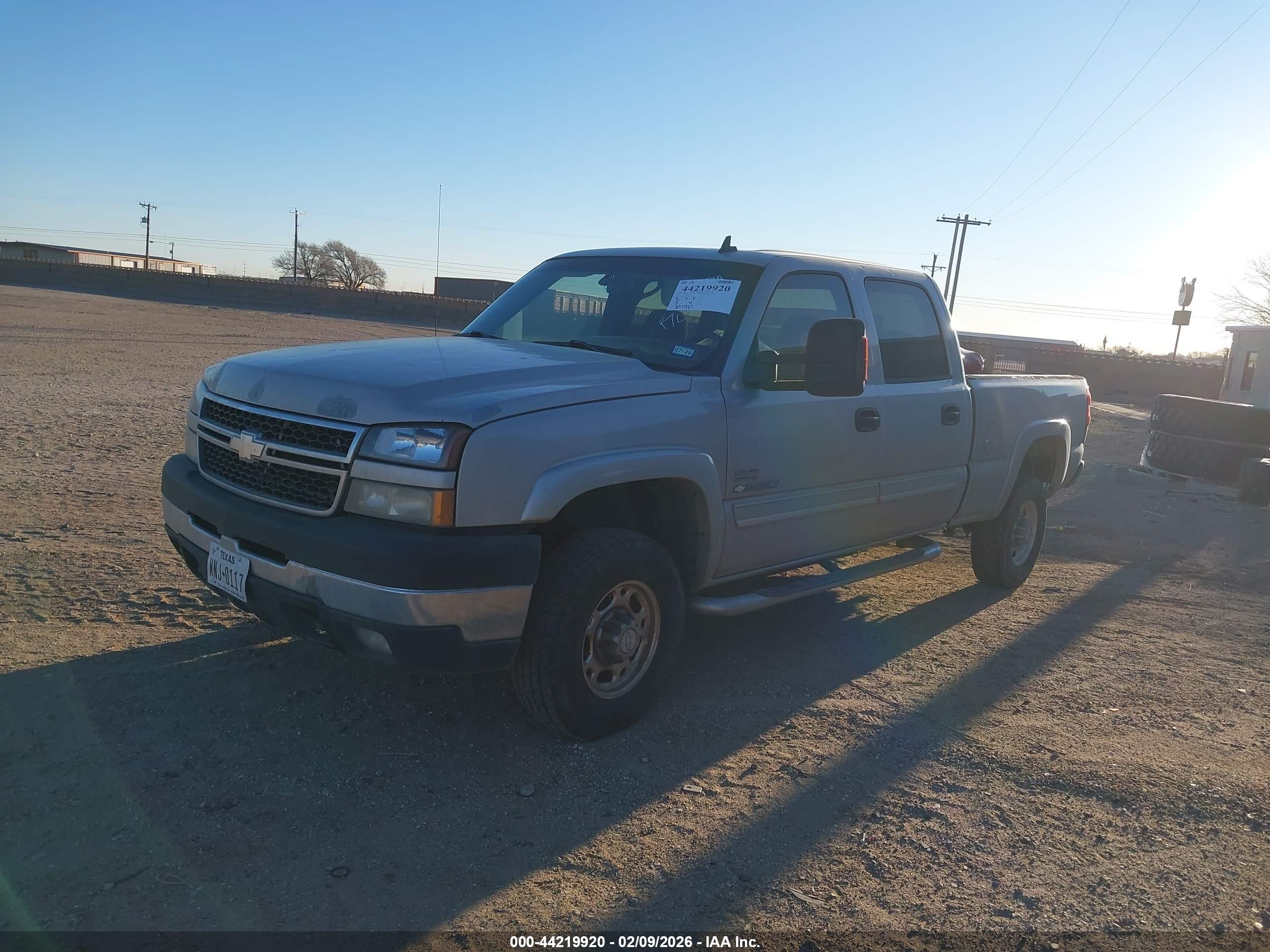 CHEVROLET SILVERADO image 2