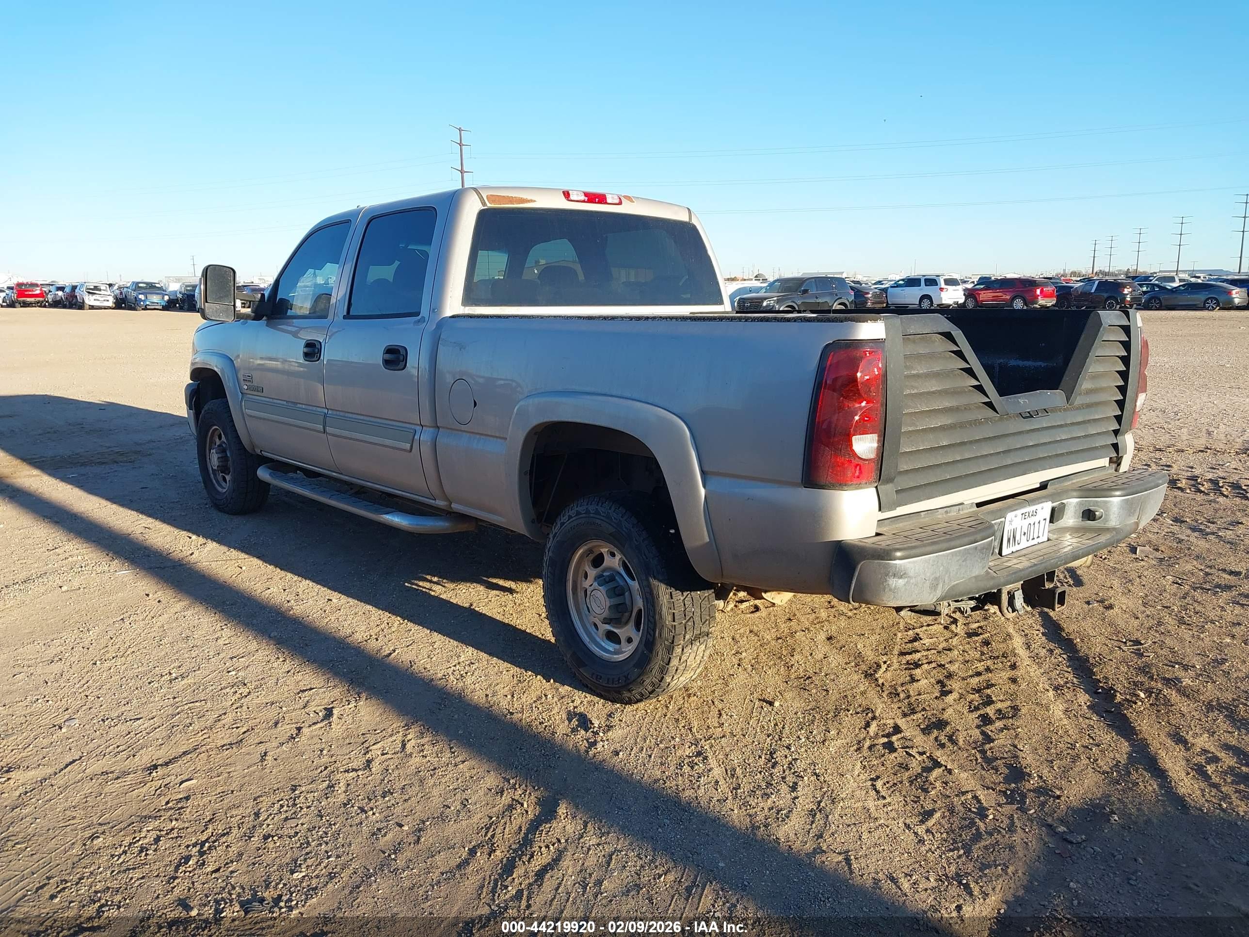 CHEVROLET SILVERADO image 3