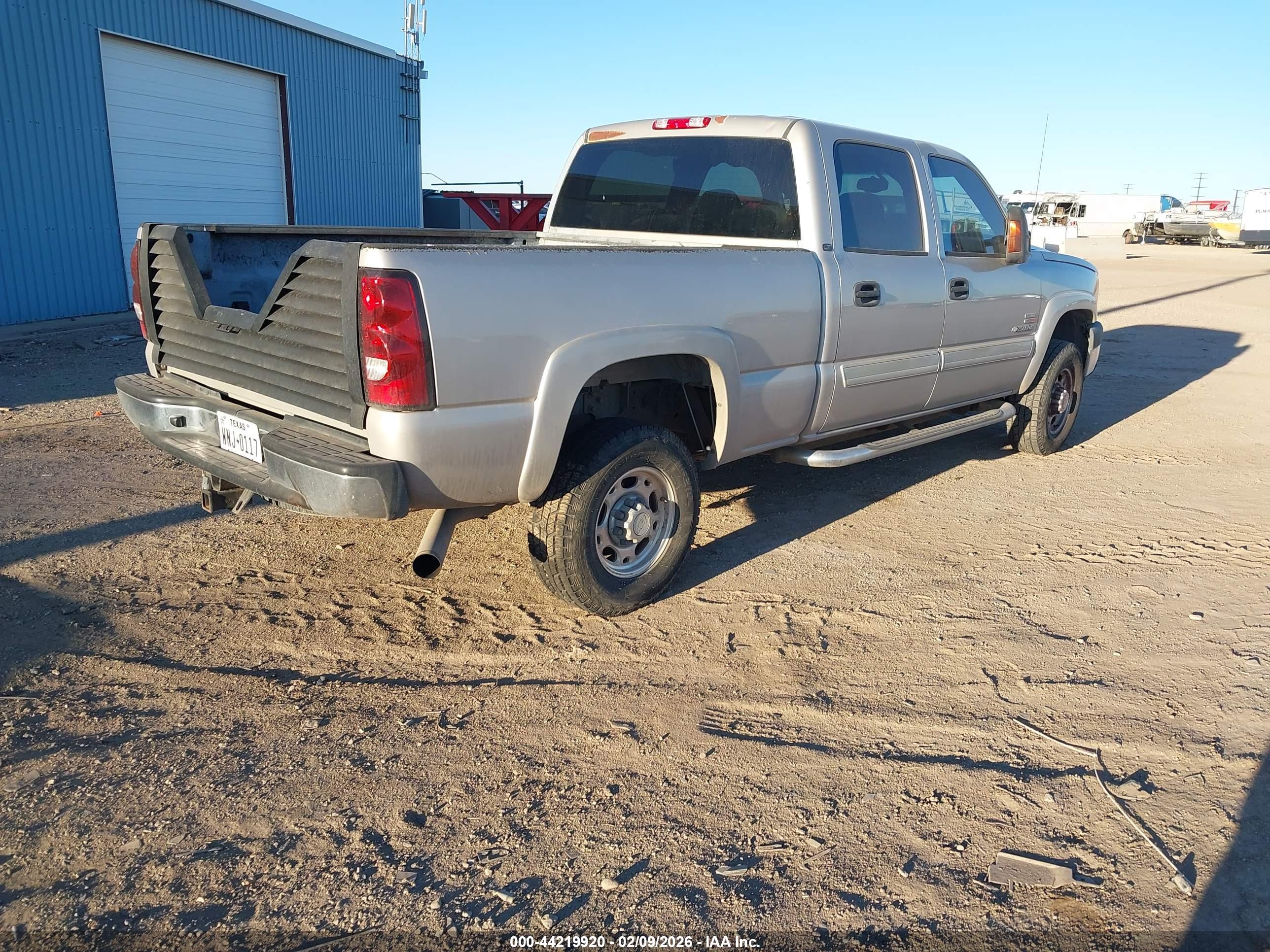 CHEVROLET SILVERADO image 4