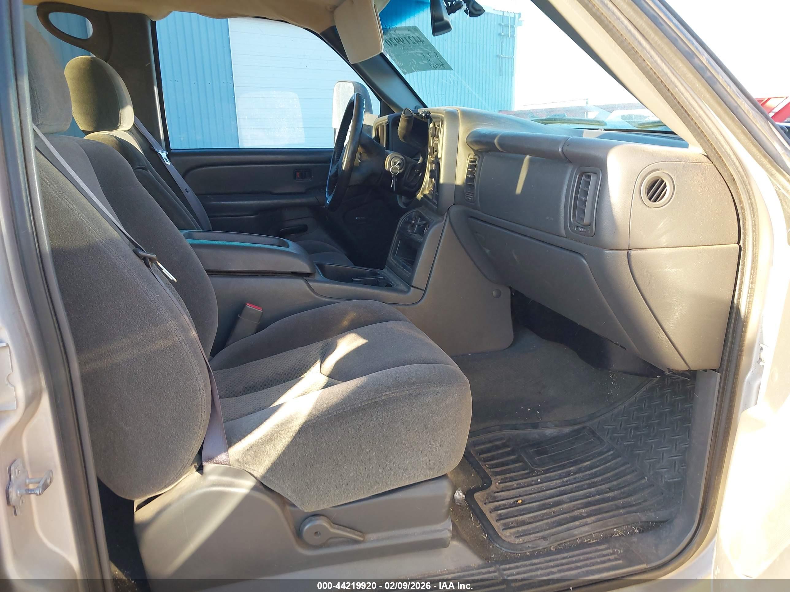 CHEVROLET SILVERADO image 5