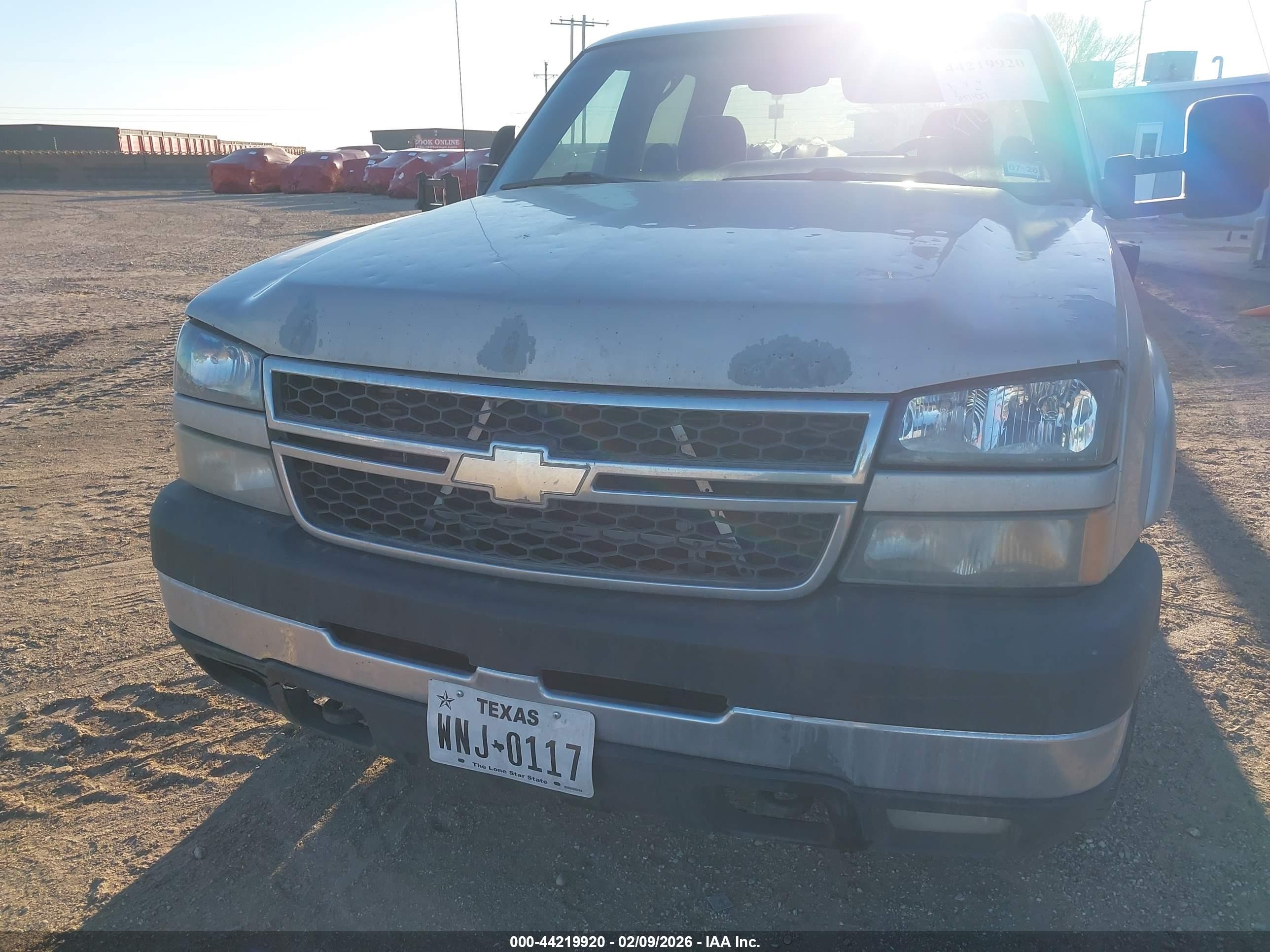 CHEVROLET SILVERADO image 6