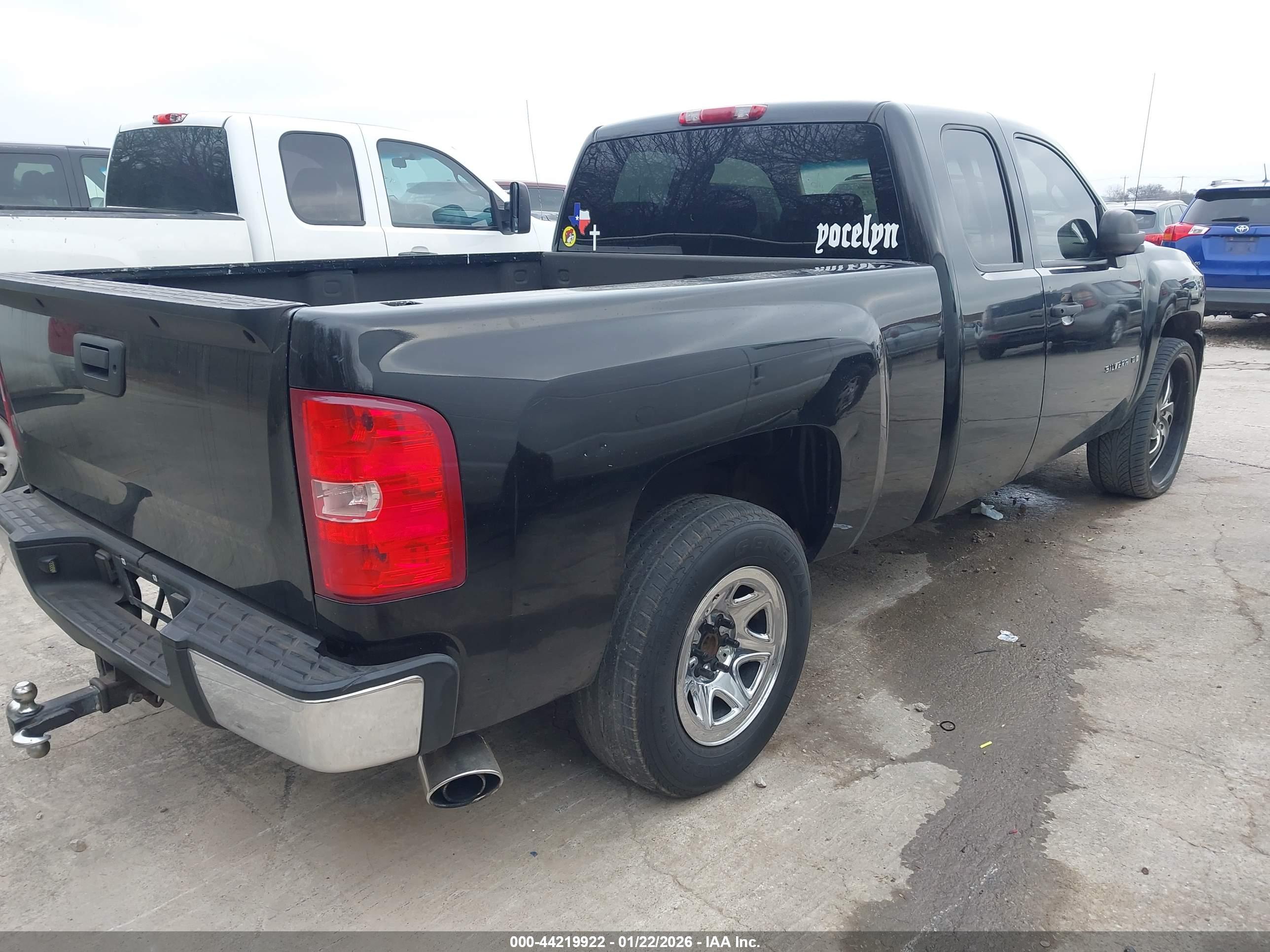 CHEVROLET SILVERADO image 4