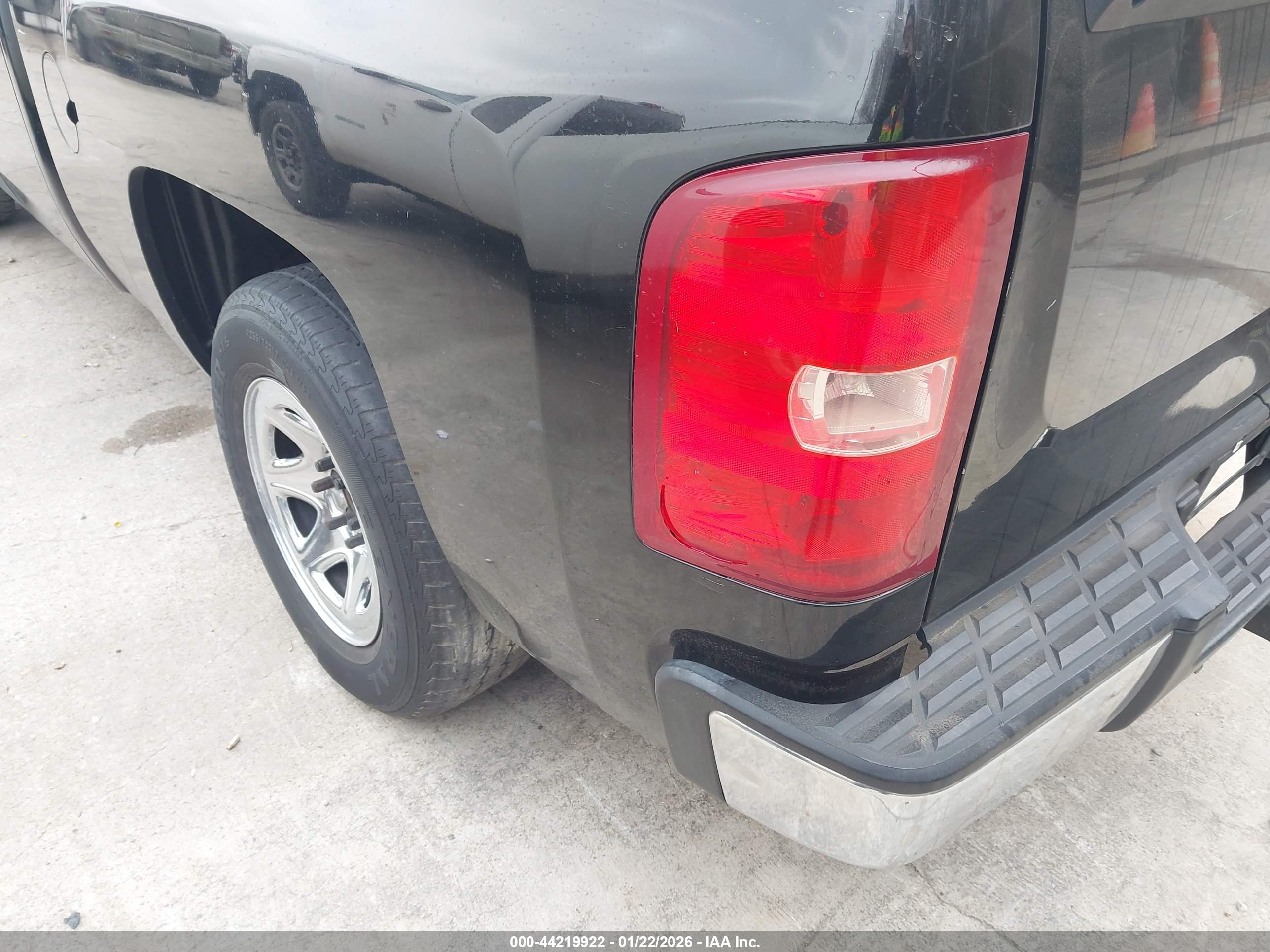 CHEVROLET SILVERADO image 6