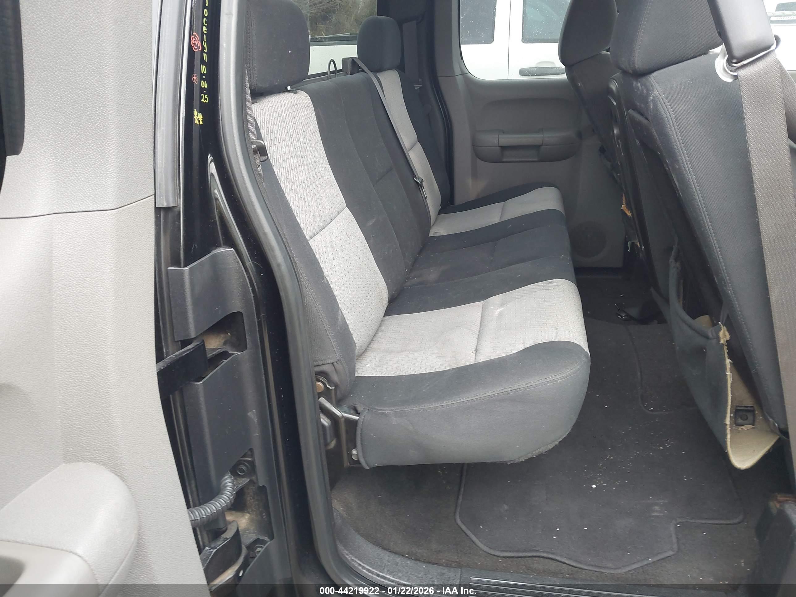 CHEVROLET SILVERADO image 8