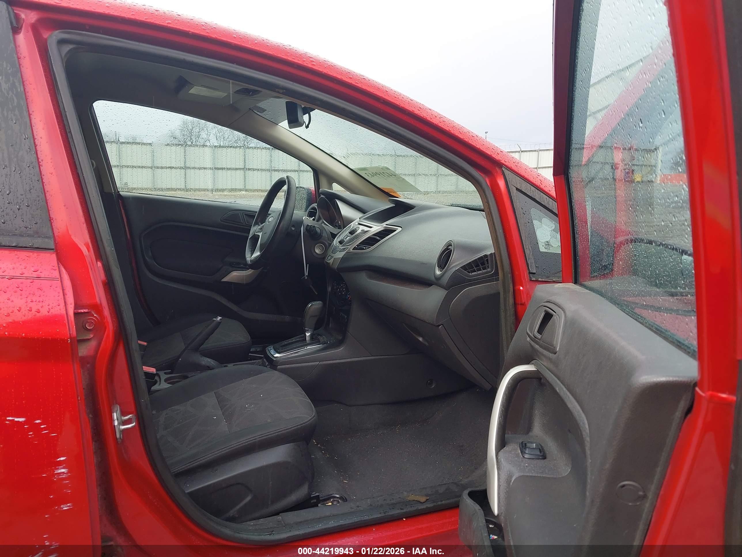 FORD FIESTA image 5