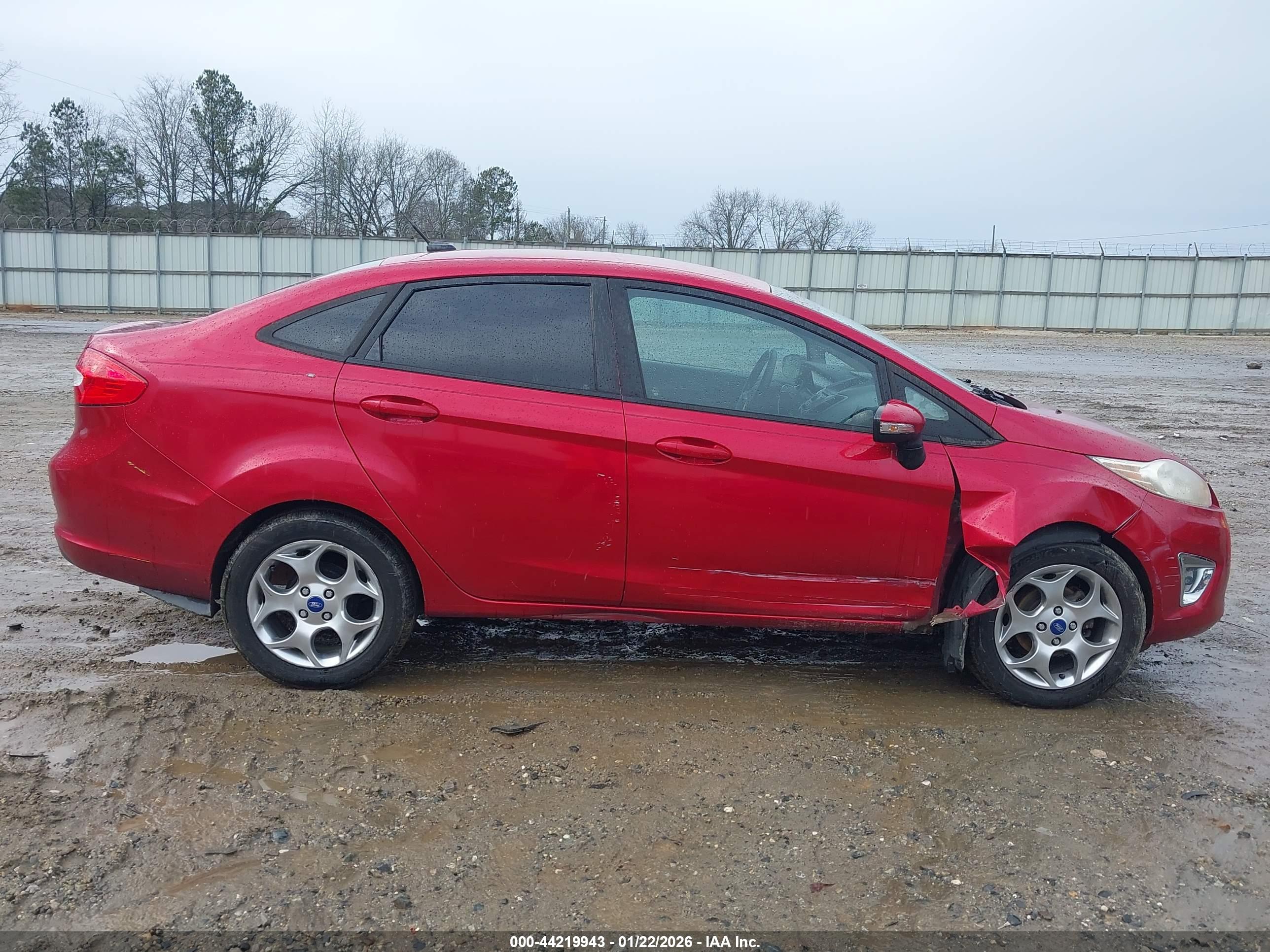 FORD FIESTA image 6