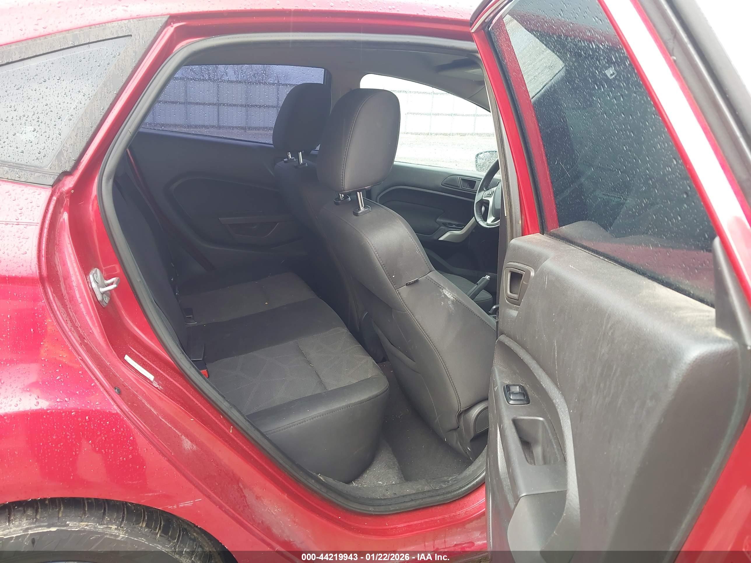 FORD FIESTA image 8