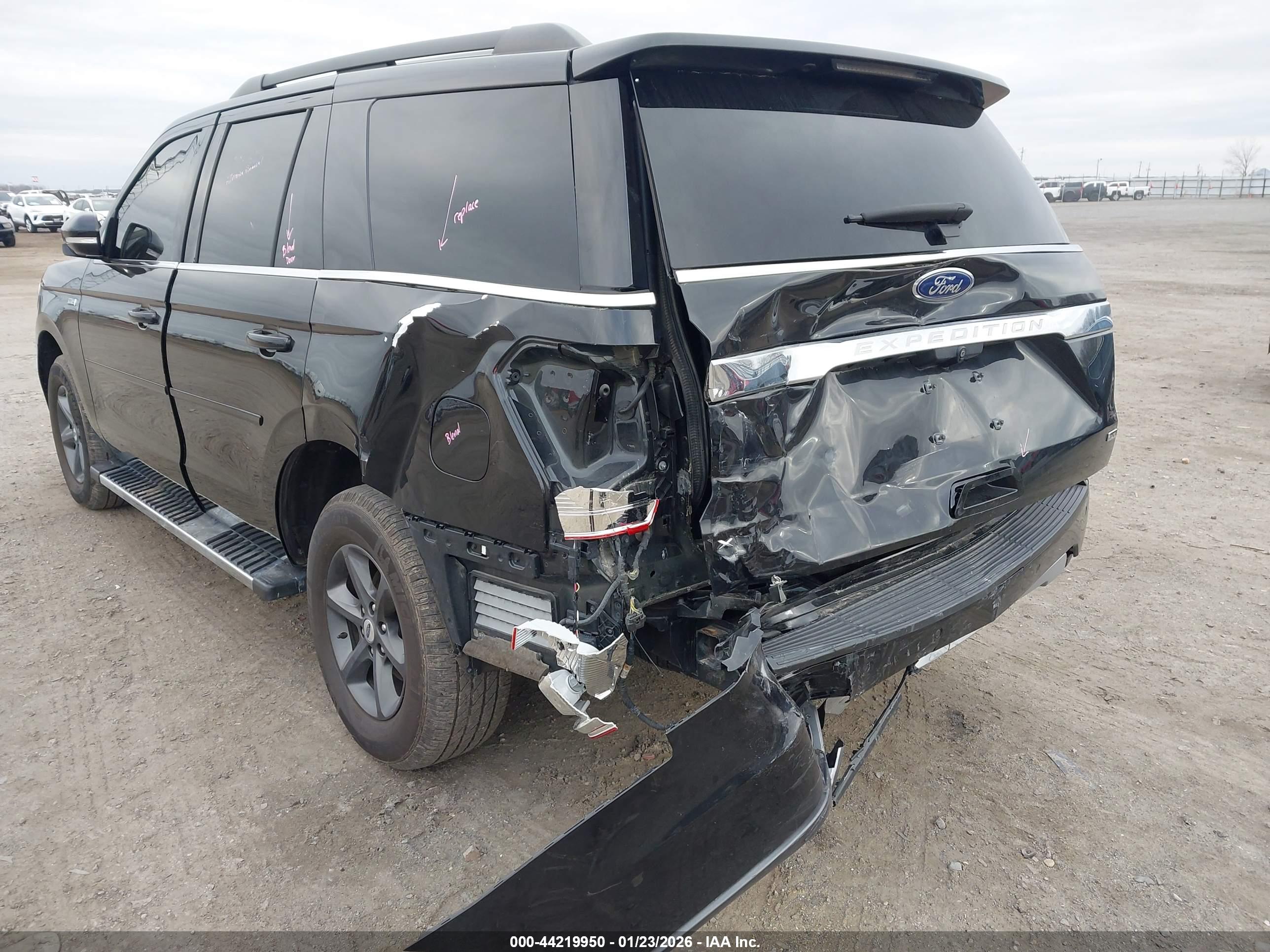 FORD EXPEDITION image 6