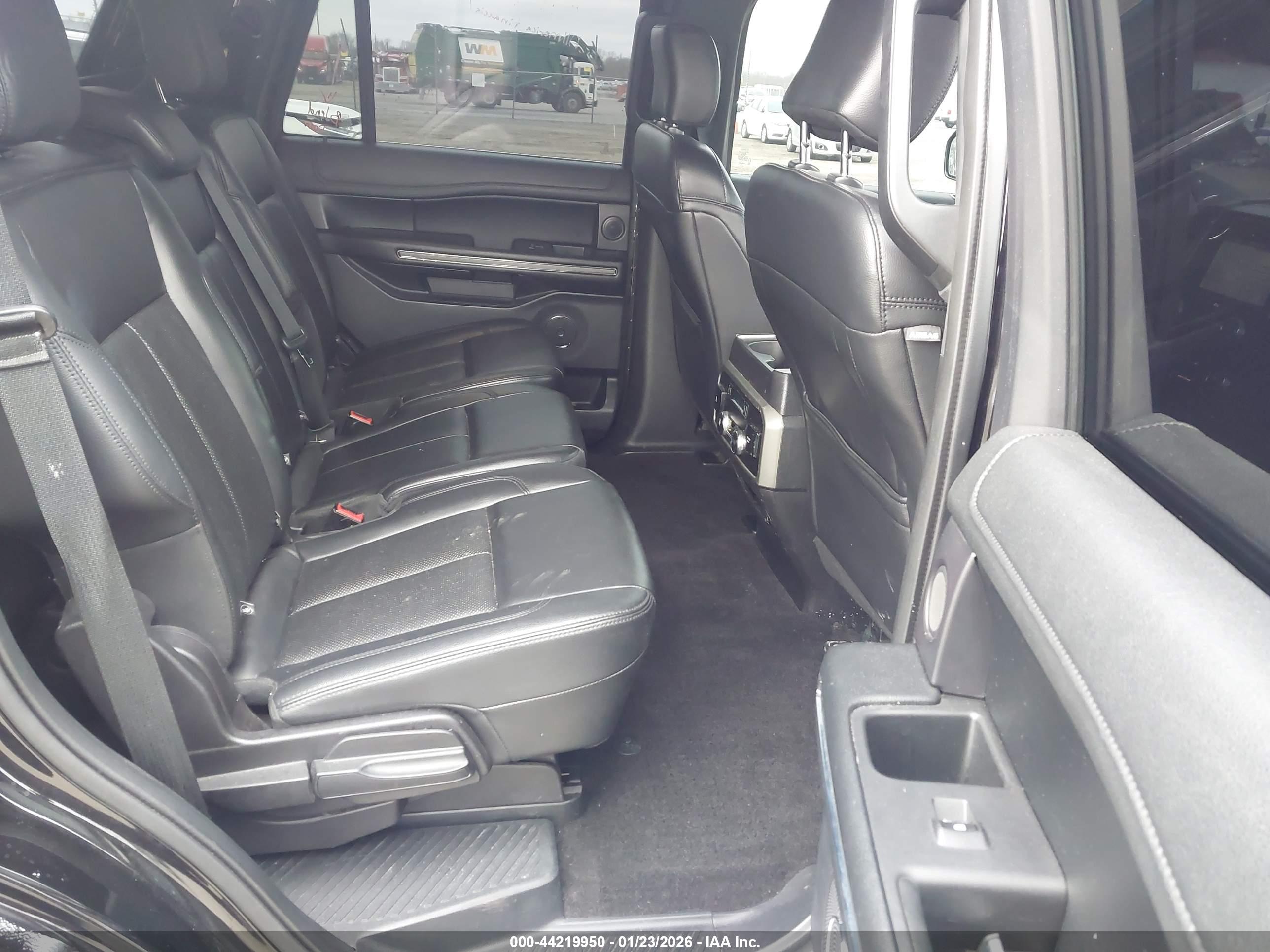 FORD EXPEDITION image 8