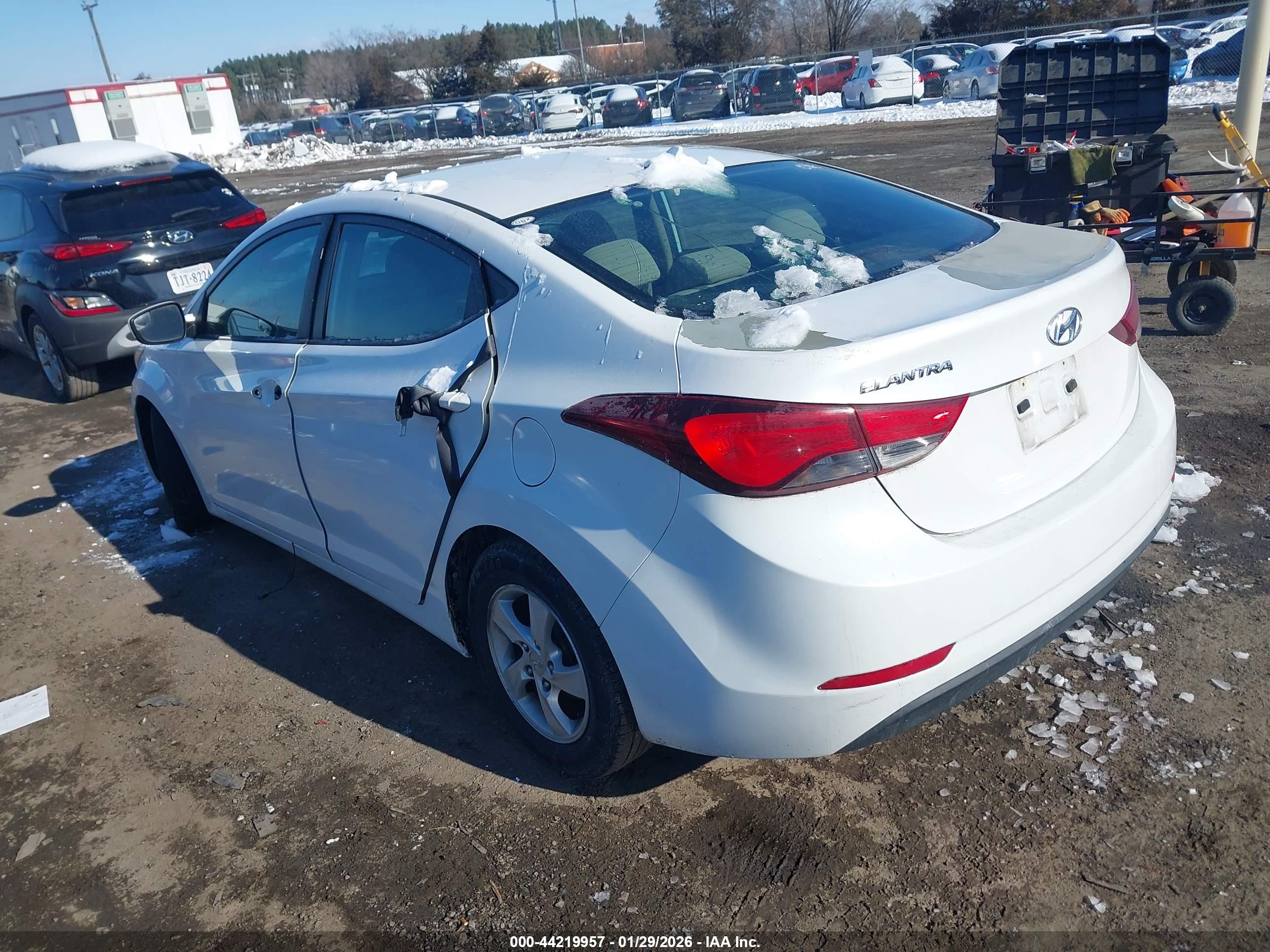 HYUNDAI ELANTRA image 3