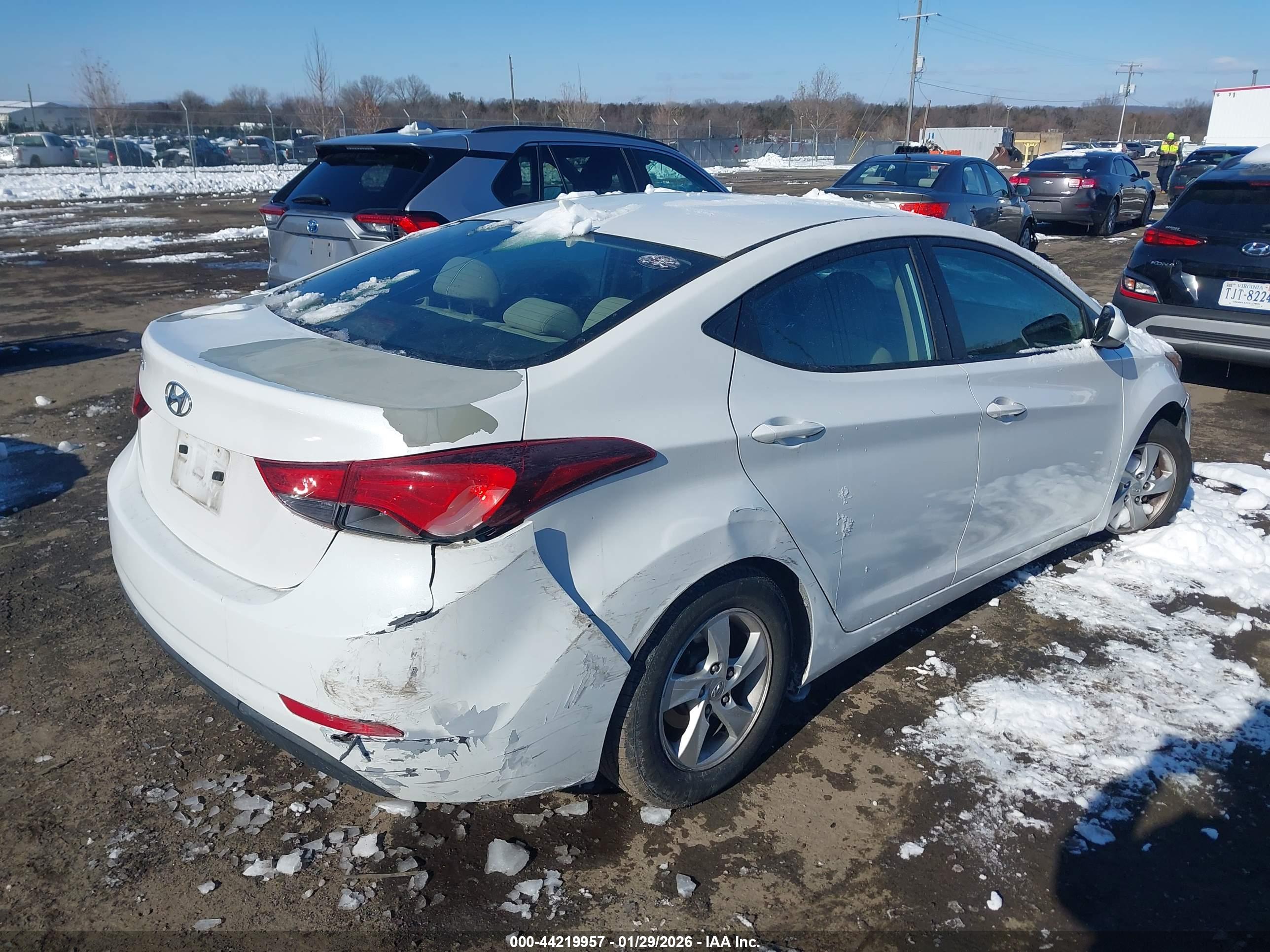 HYUNDAI ELANTRA image 4
