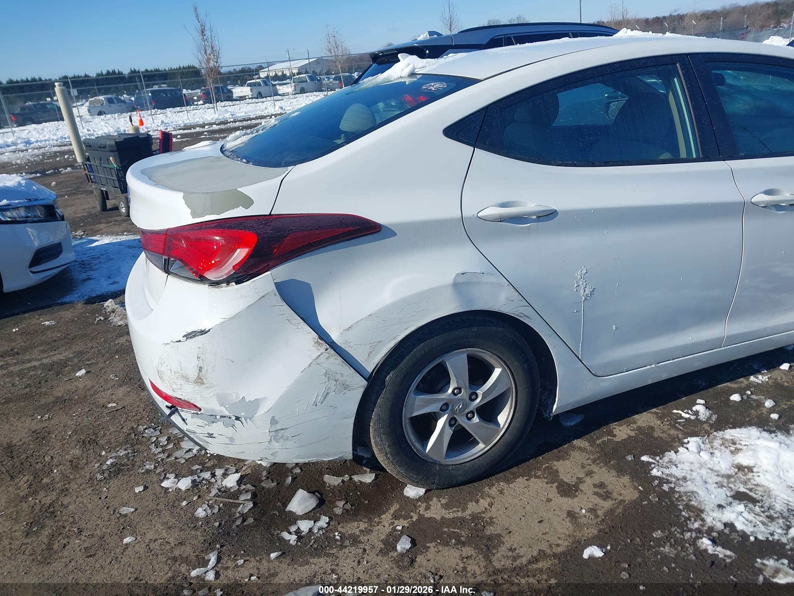 HYUNDAI ELANTRA image 6