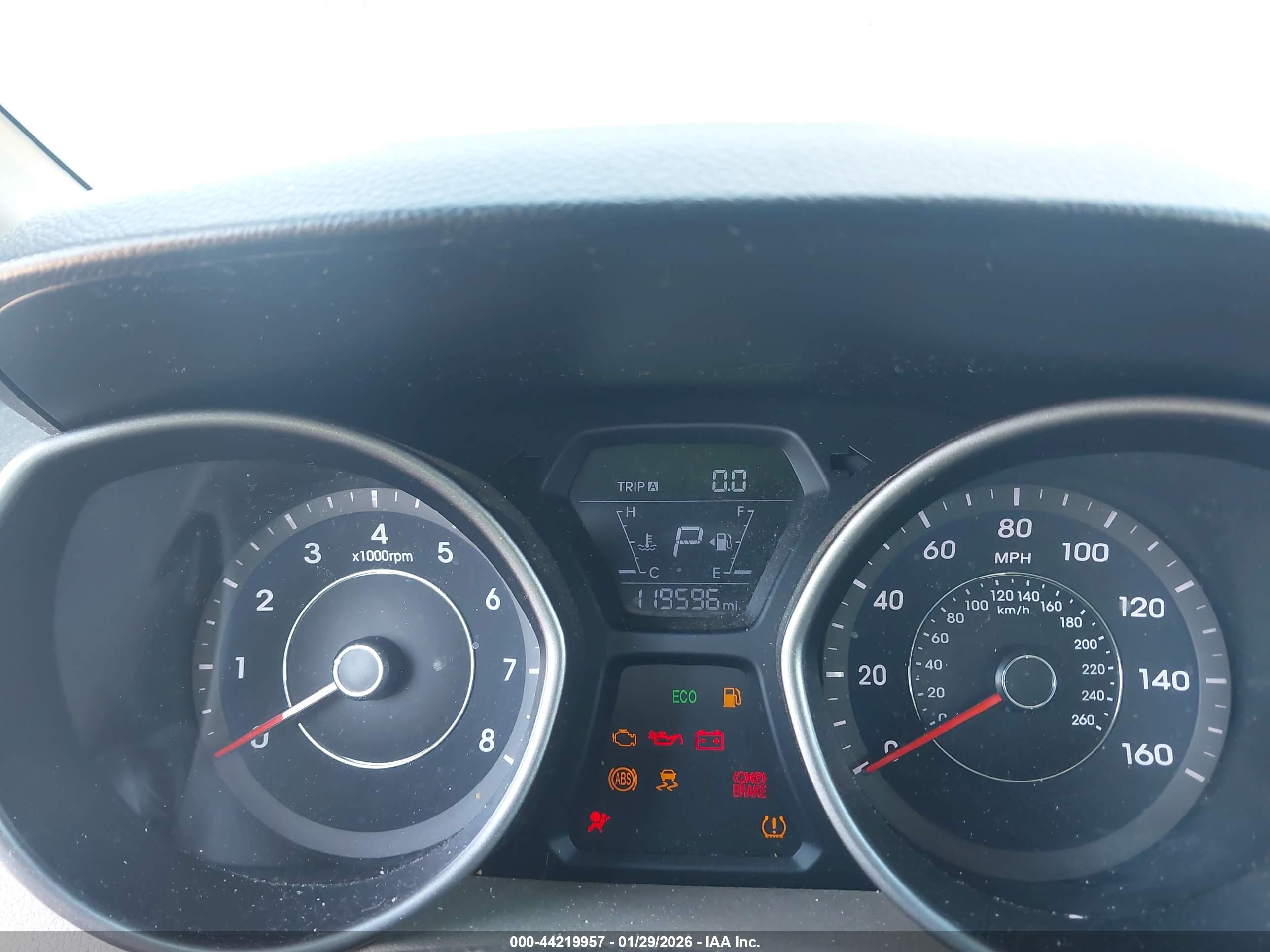 HYUNDAI ELANTRA image 7