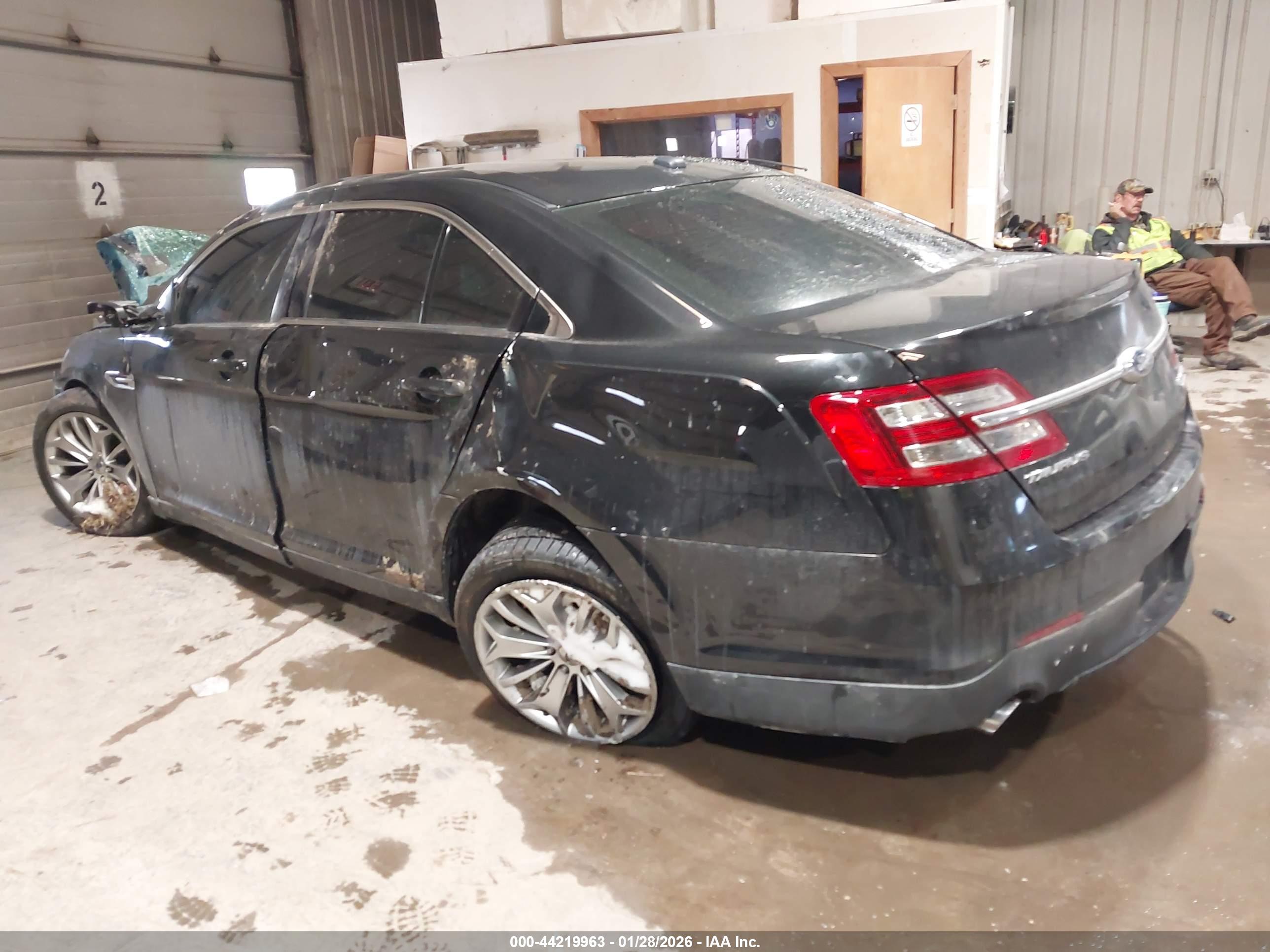 FORD TAURUS image 3