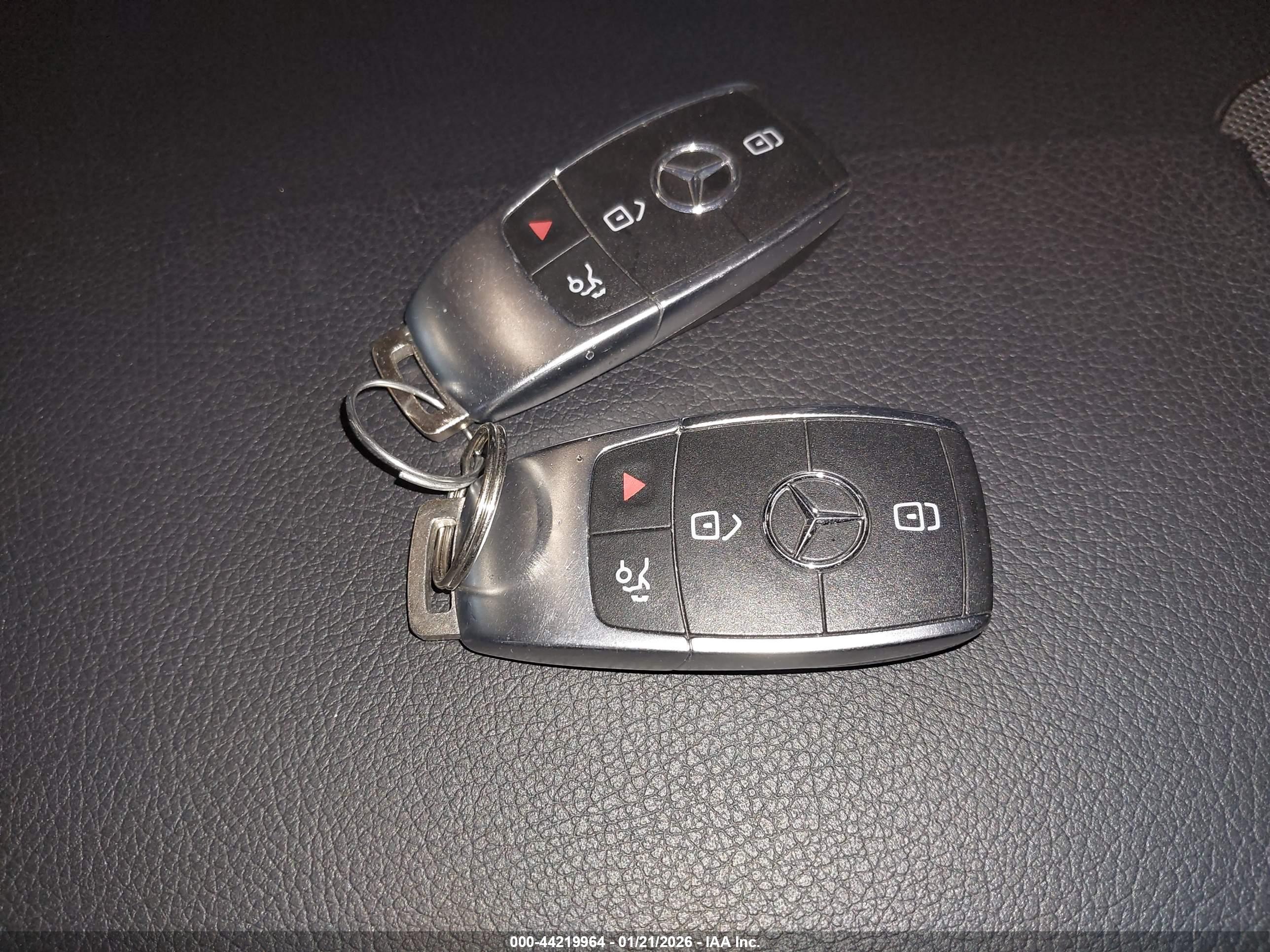MERCEDES-BENZ GLA image 11