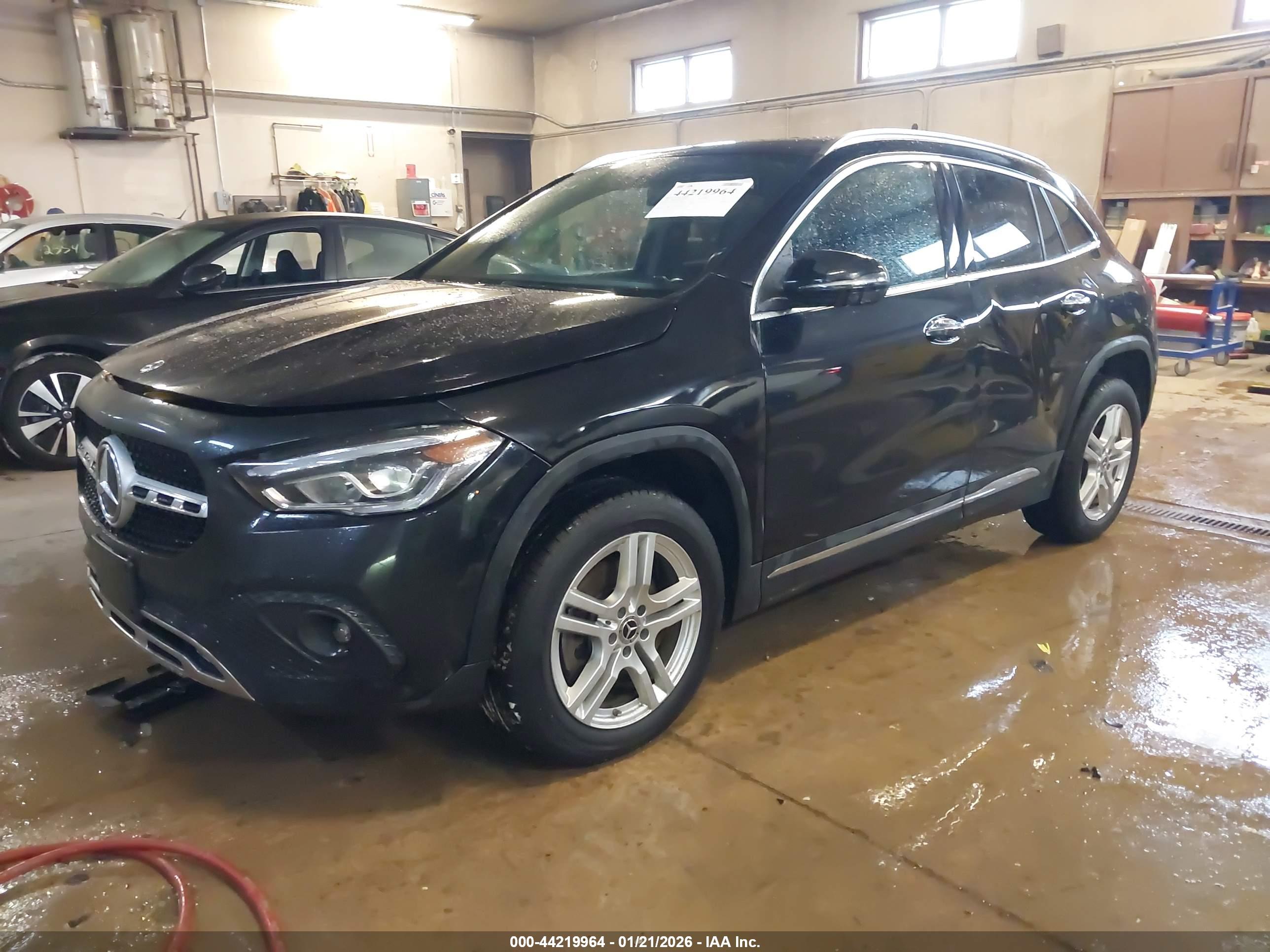 MERCEDES-BENZ GLA image 2