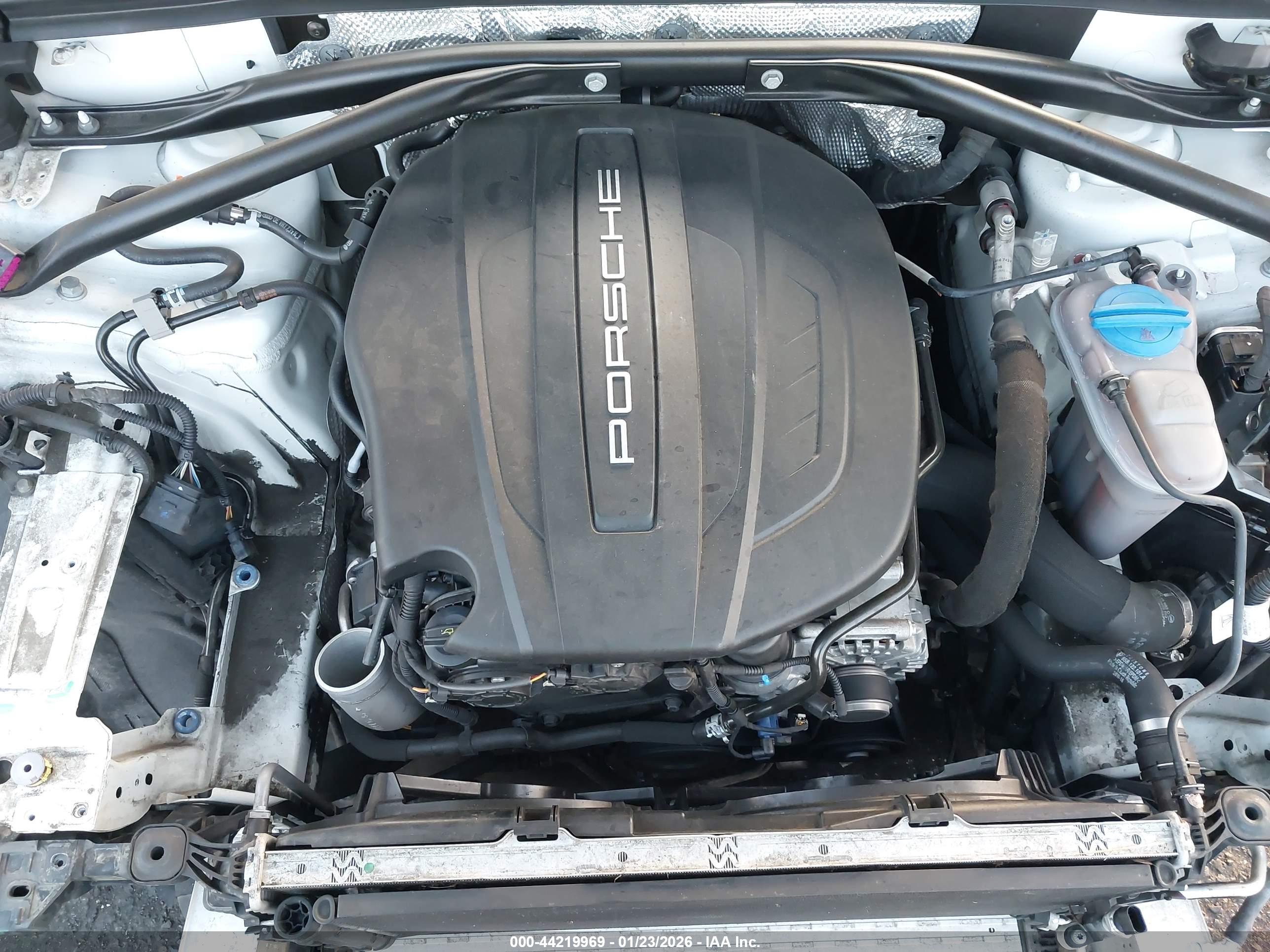 PORSCHE MACAN image 10