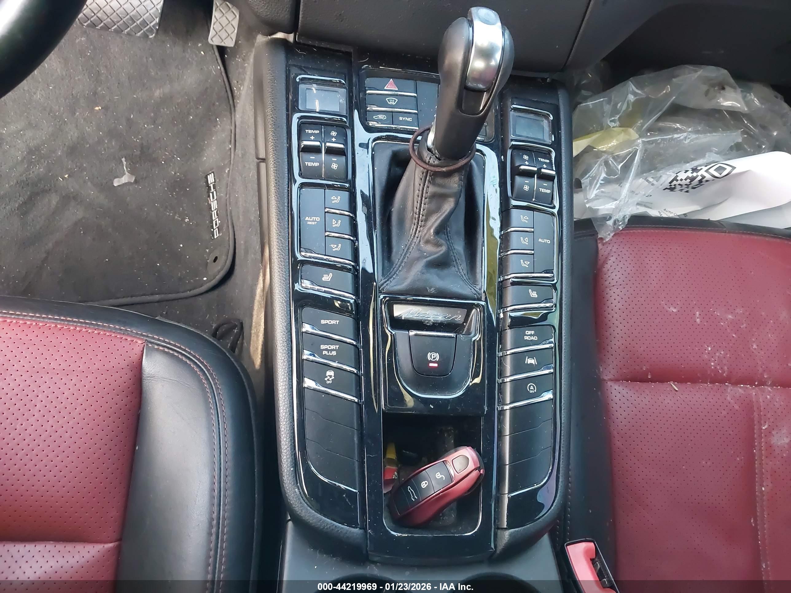 PORSCHE MACAN image 11