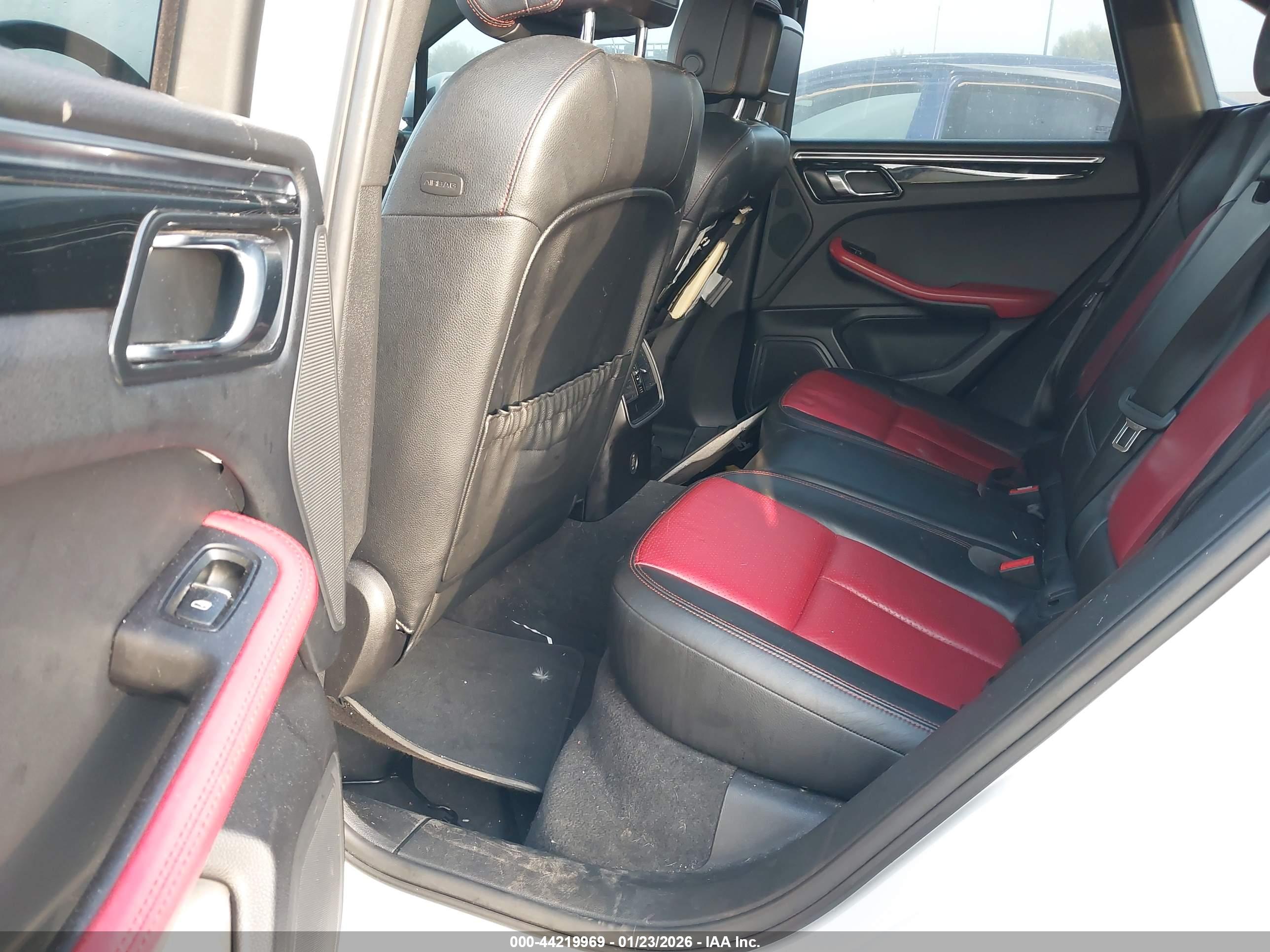 PORSCHE MACAN image 8