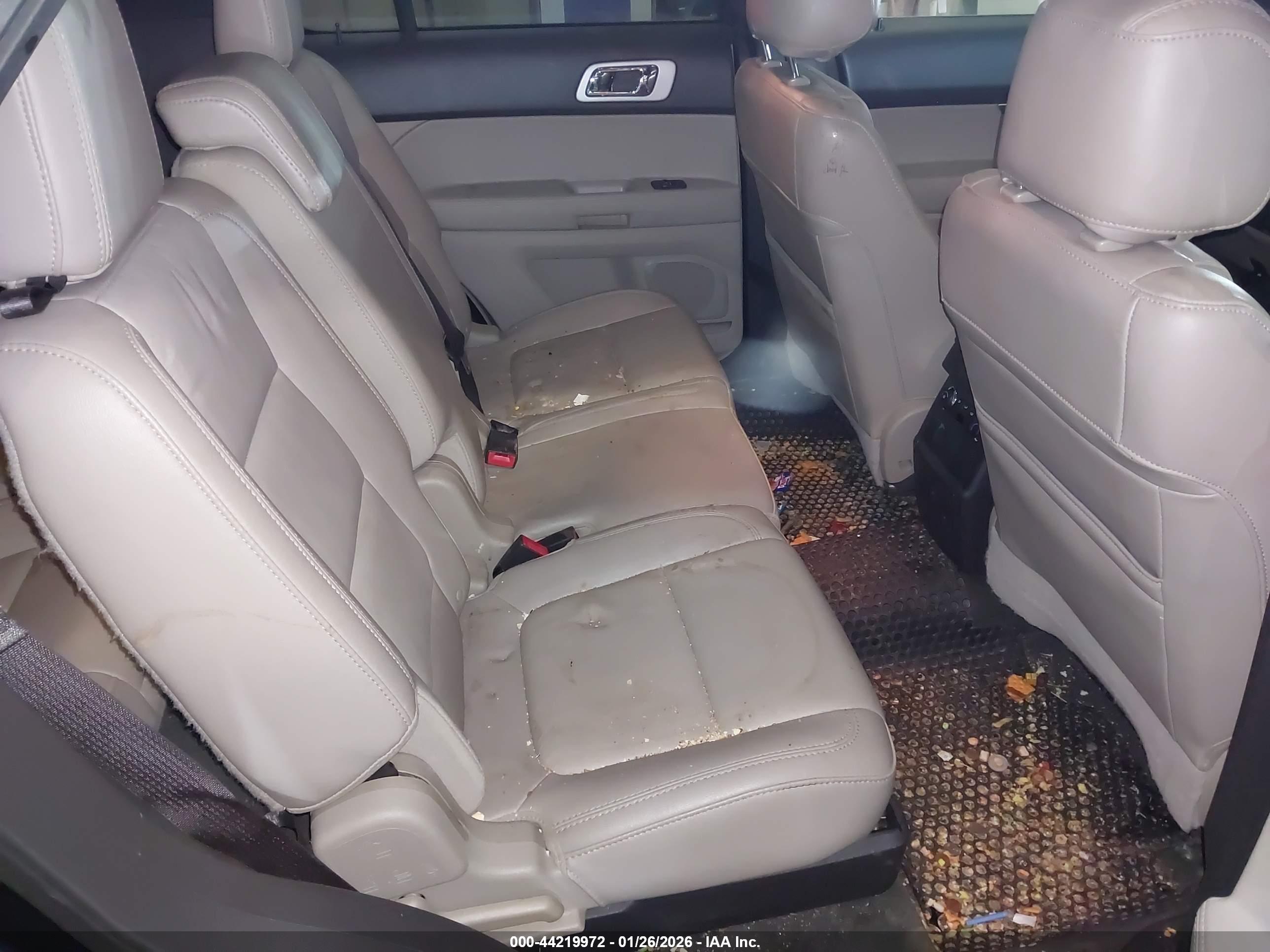 FORD EXPLORER image 8