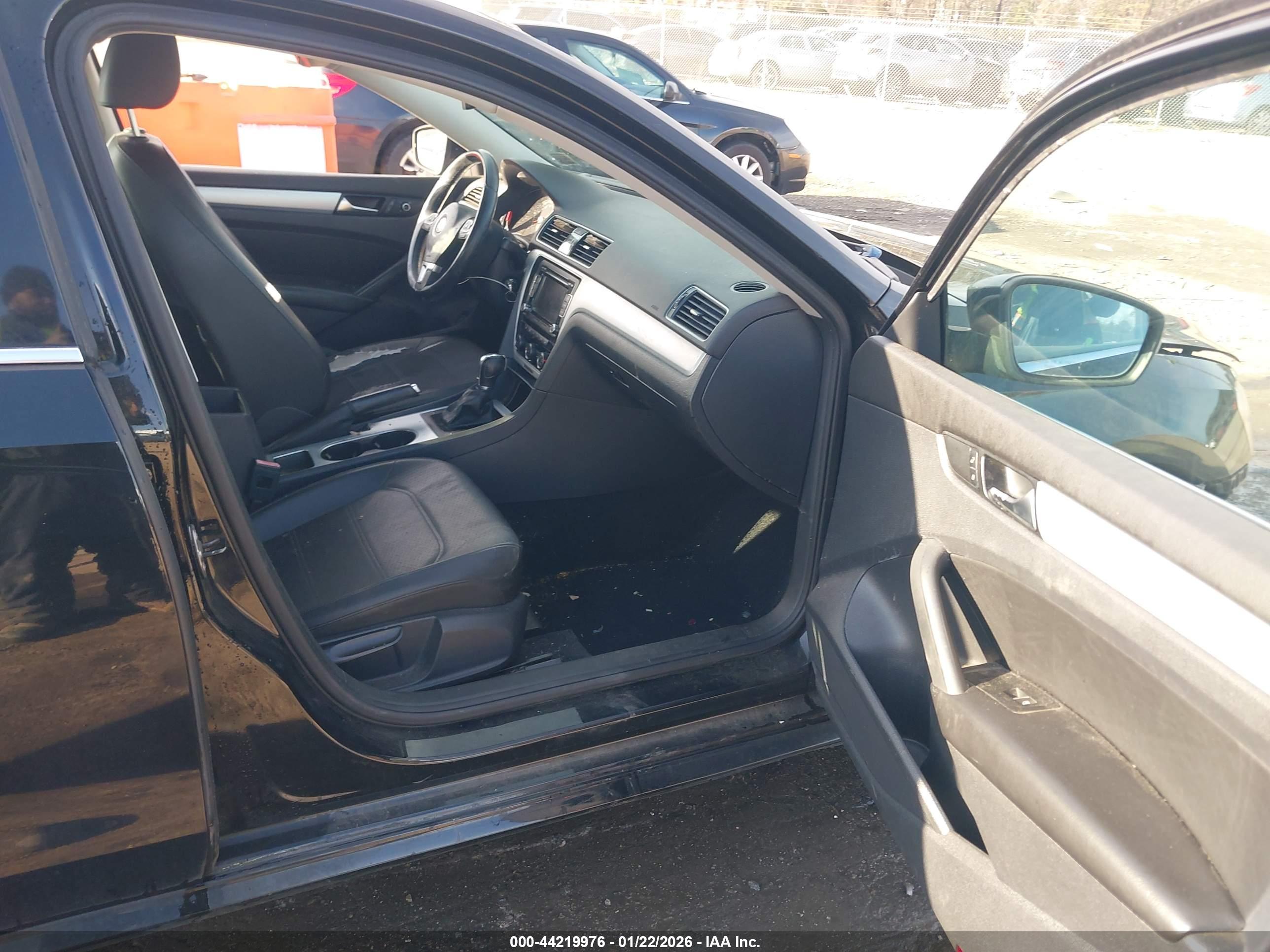 VOLKSWAGEN PASSAT image 5
