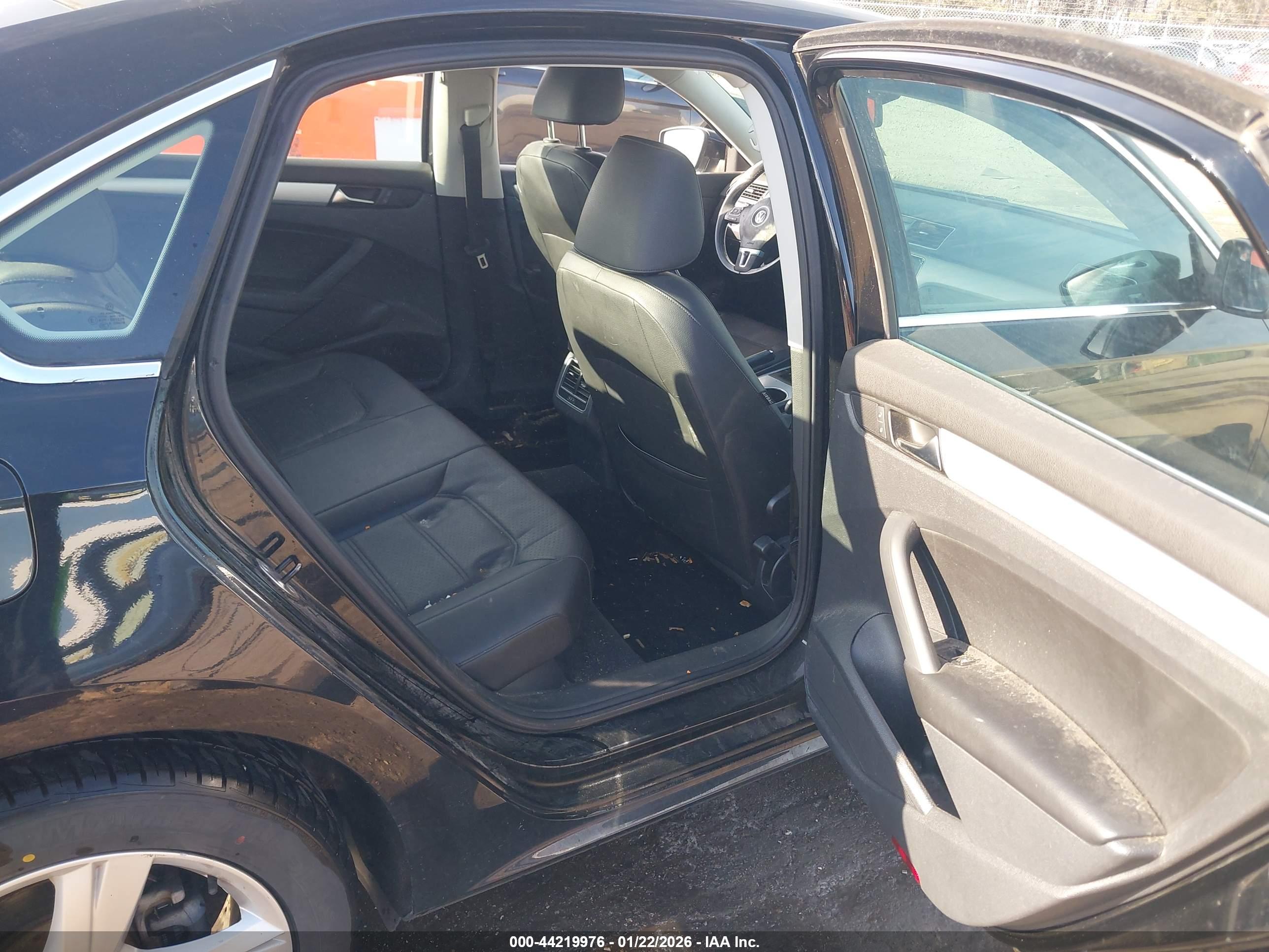 VOLKSWAGEN PASSAT image 8
