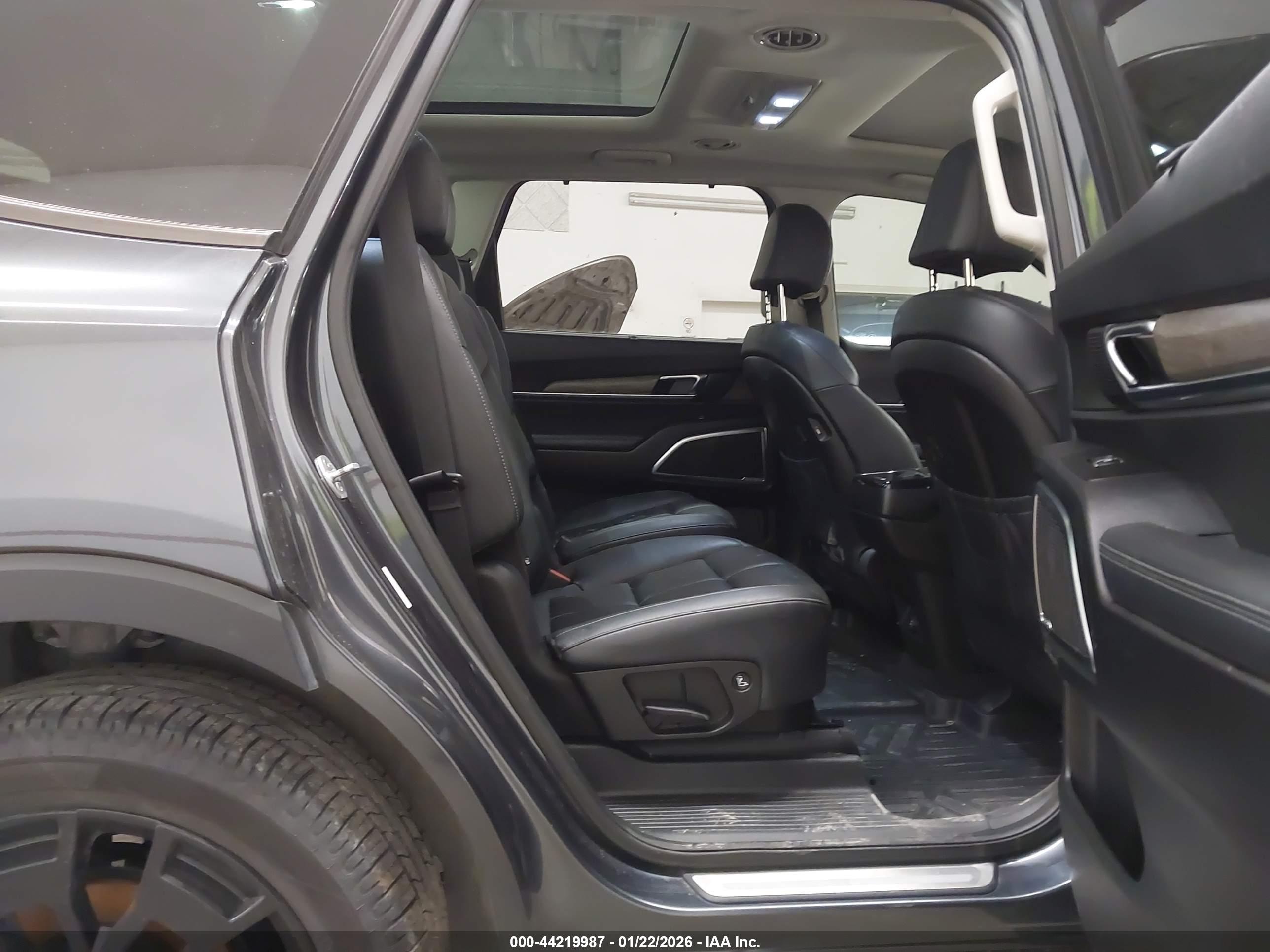 KIA TELLURIDE image 8