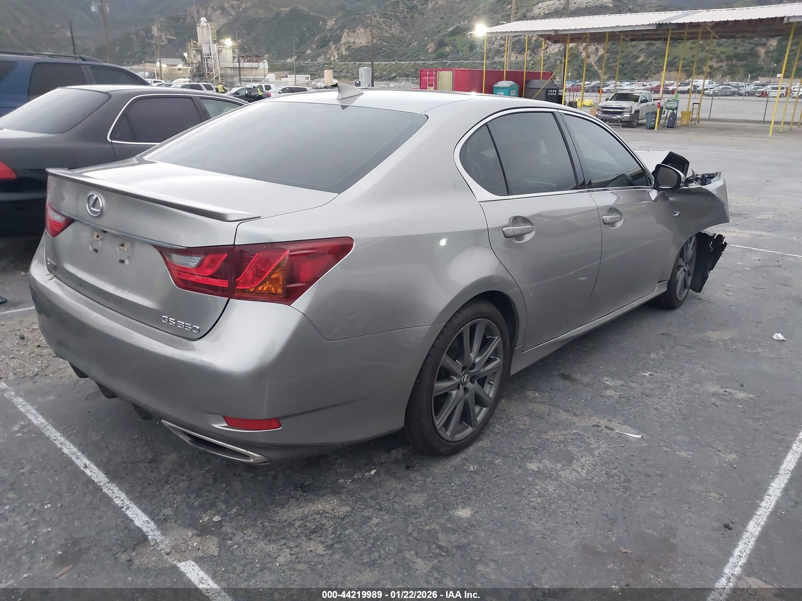 LEXUS GS image 4