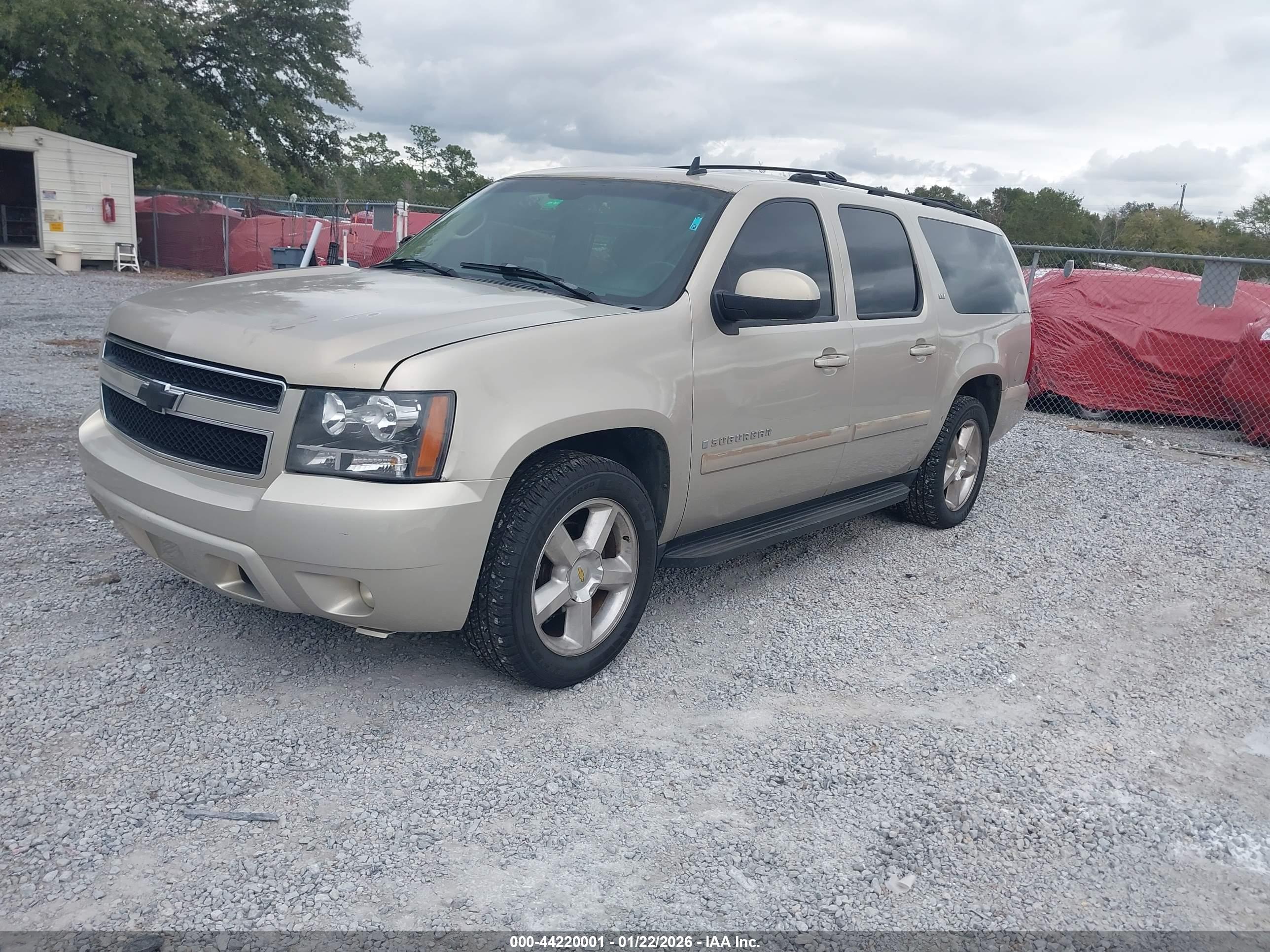 CHEVROLET SUBURBAN image 2